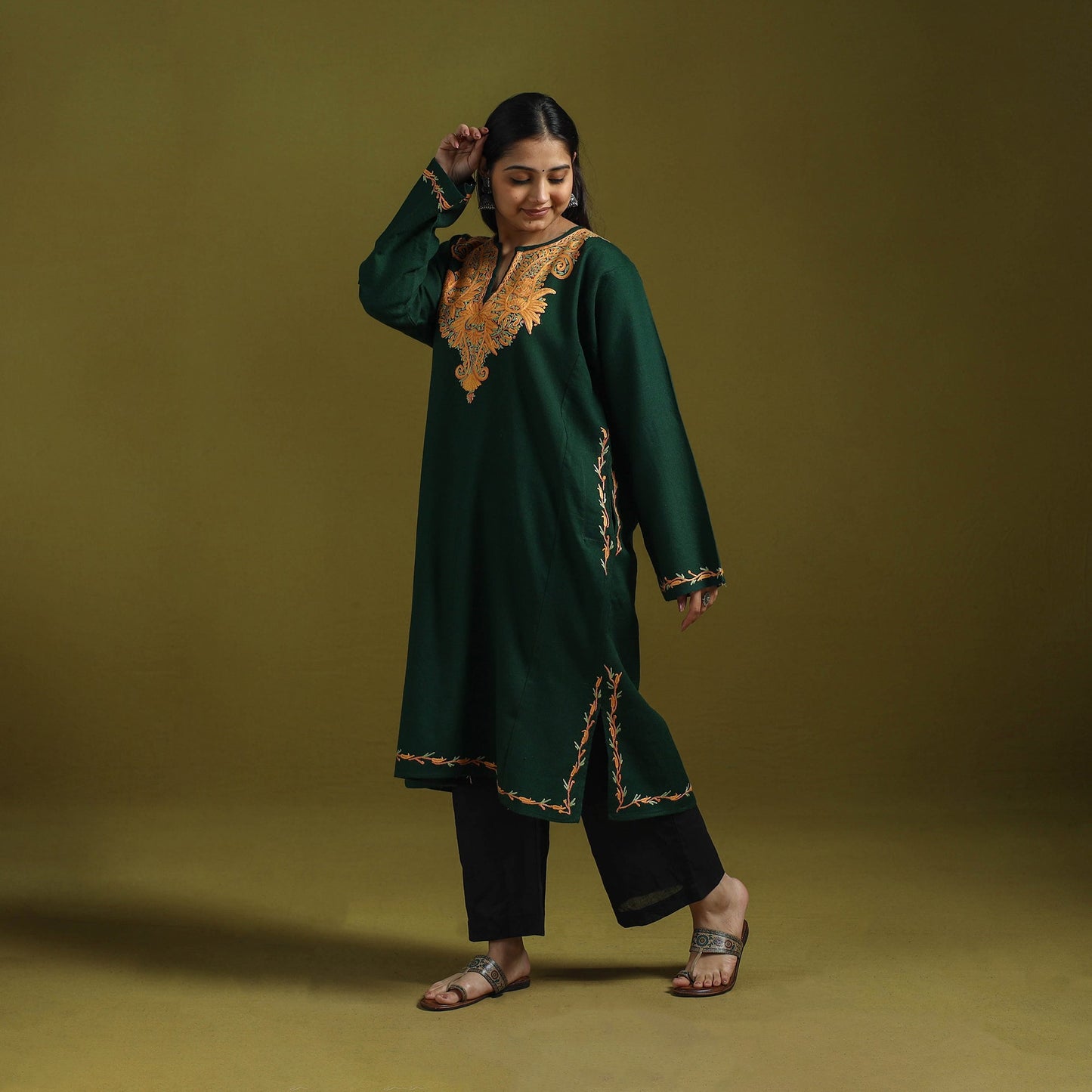 Handwoven aari hand embroidered kashmiri pure wool pheran