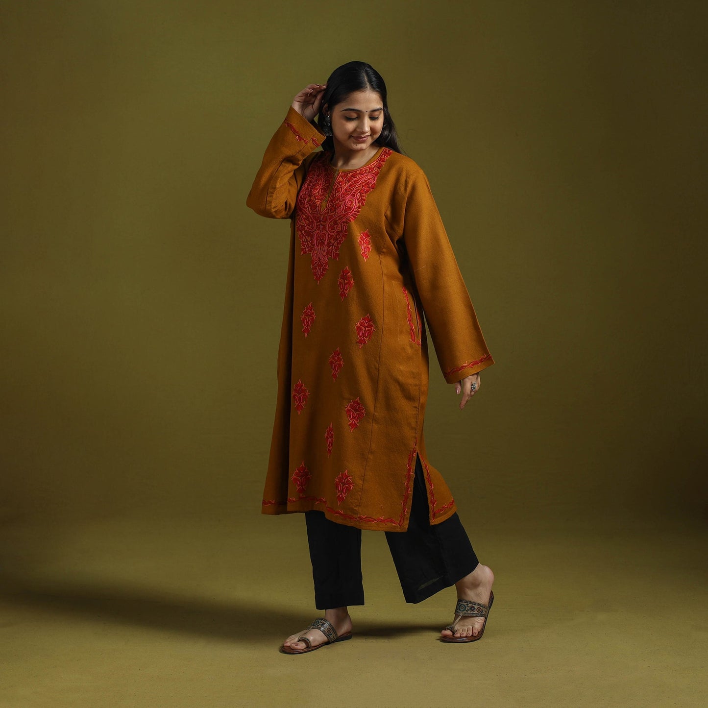 Handwoven aari hand embroidered kashmiri pure wool pheran