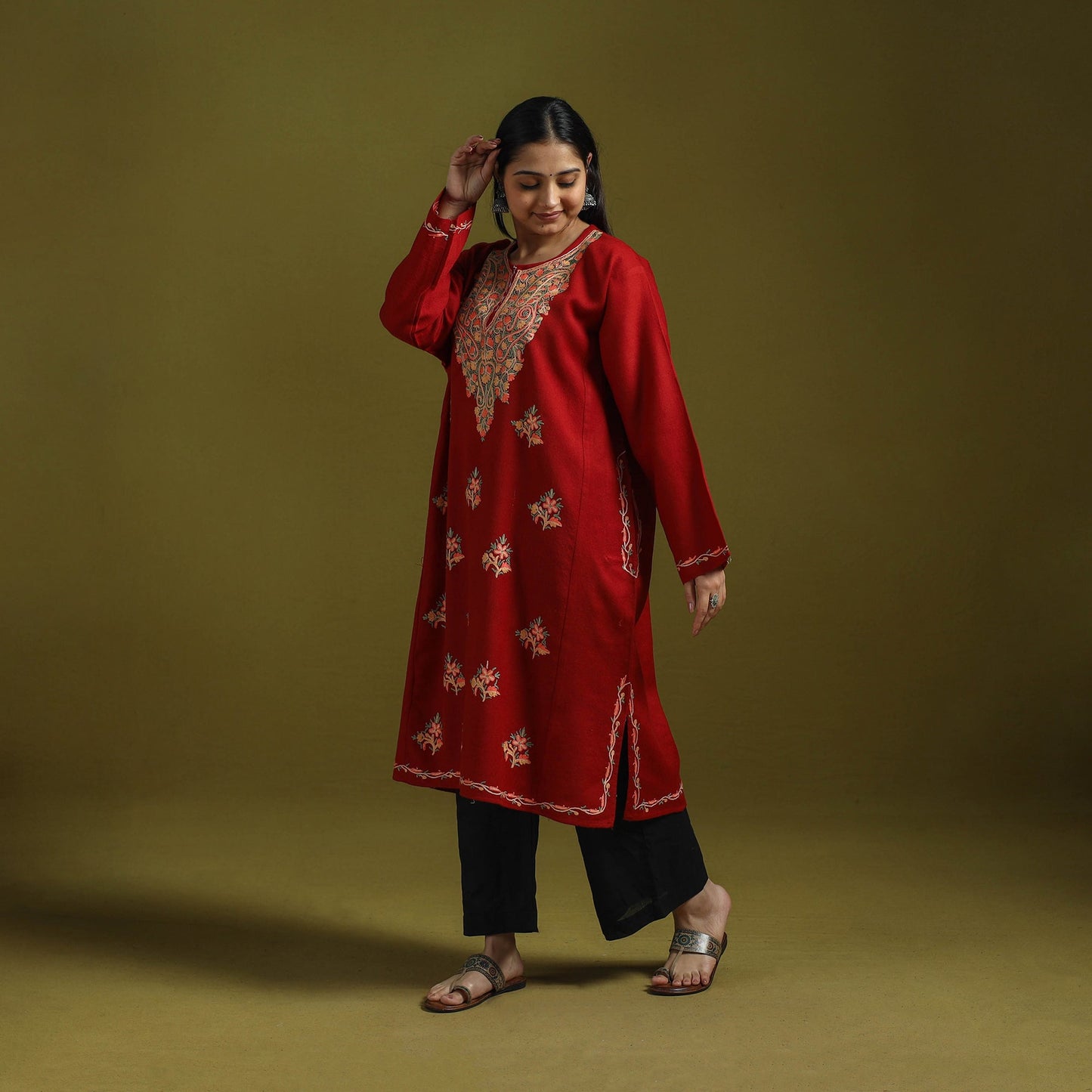 Handwoven aari hand embroidered kashmiri pure wool pheran