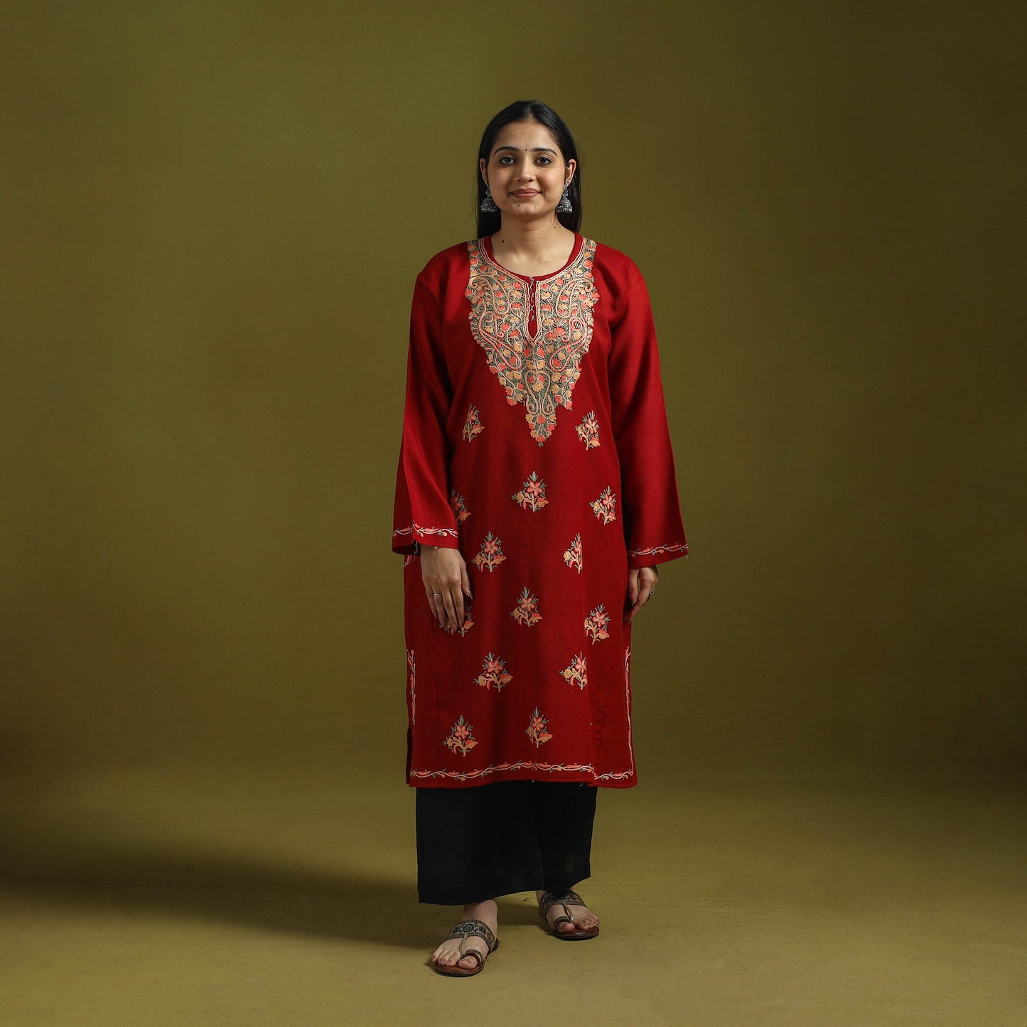 Handwoven aari hand embroidered kashmiri pure wool pheran