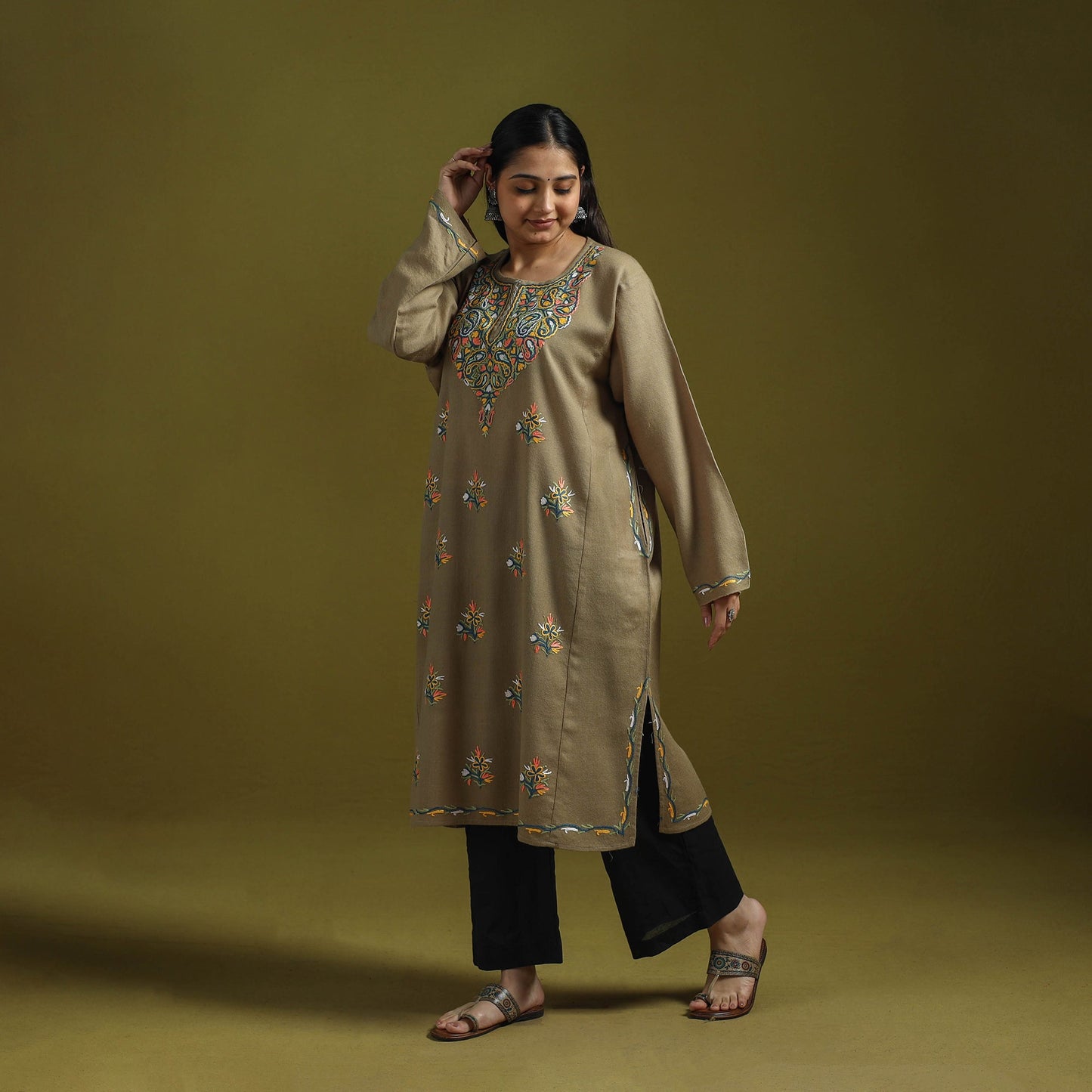 Handwoven aari hand embroidered kashmiri pure wool pheran