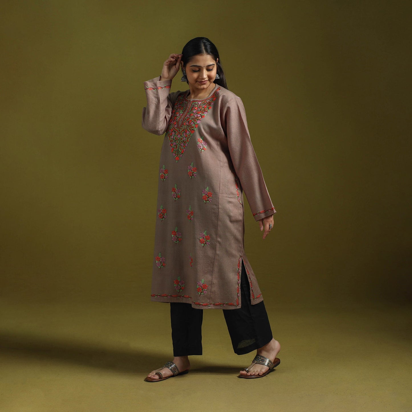 Handwoven aari hand embroidered kashmiri pure wool pheran