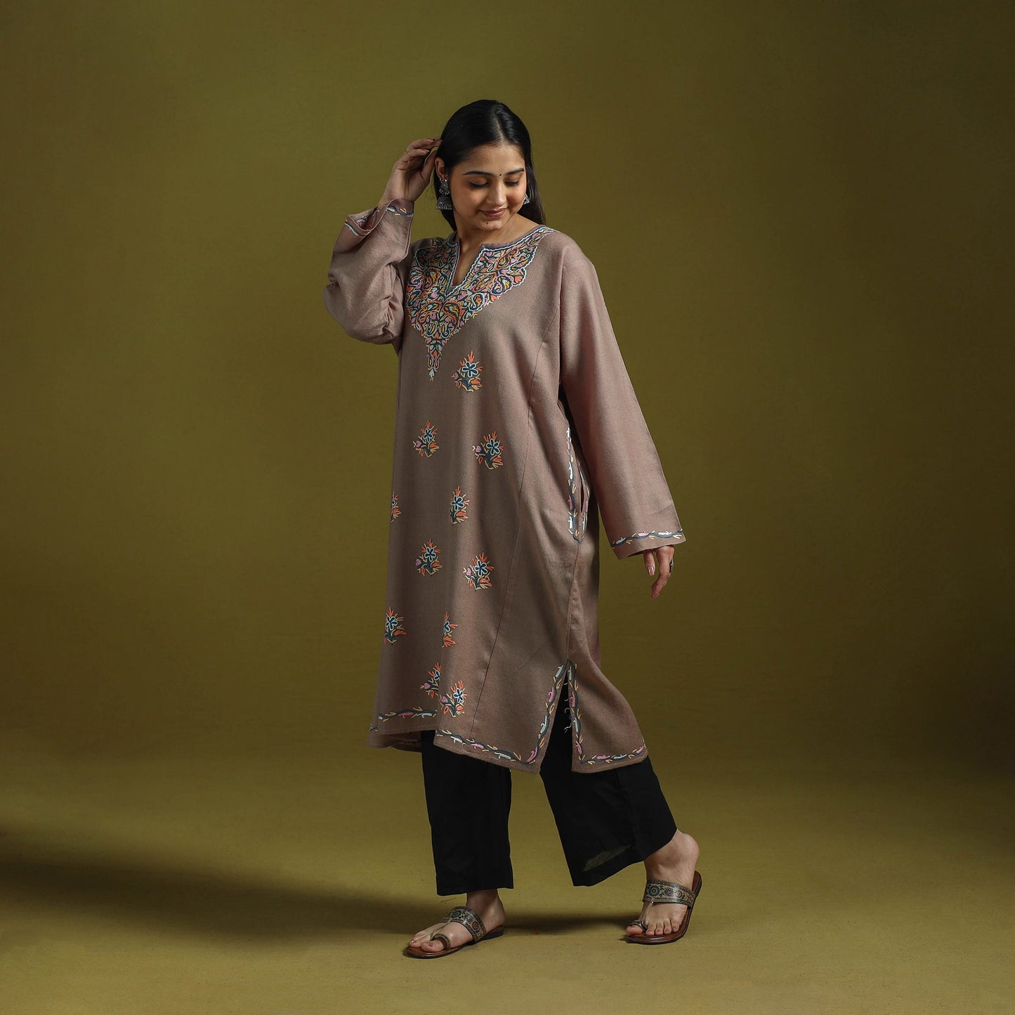 Handwoven aari hand embroidered kashmiri pure wool pheran