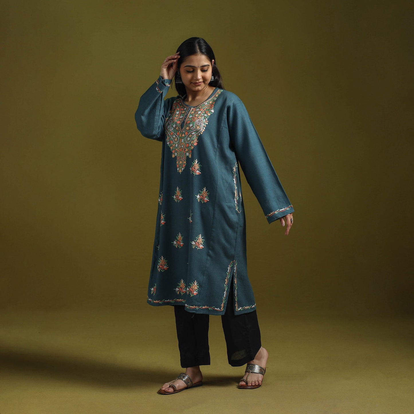 Handwoven aari hand embroidered kashmiri pure wool pheran