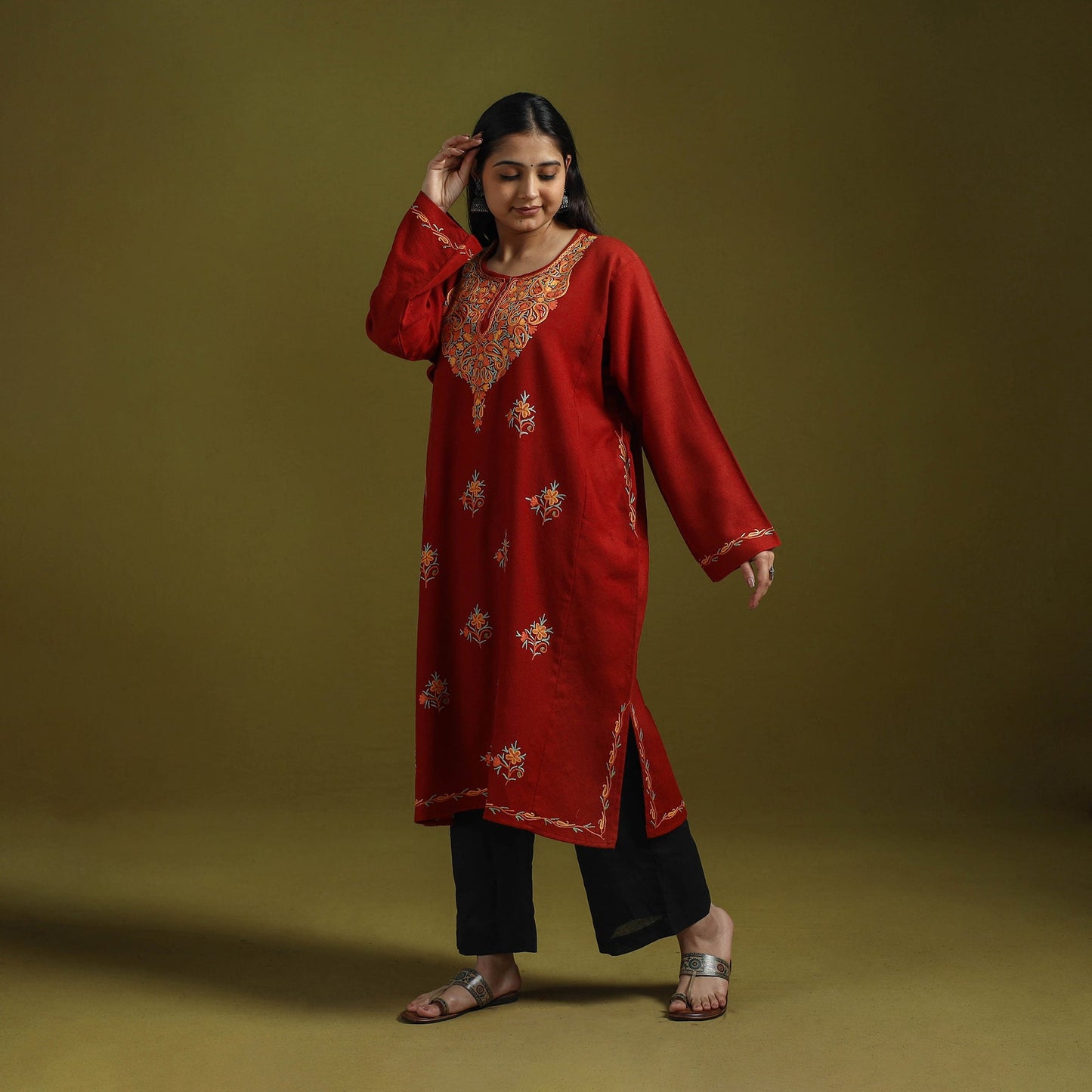 Handwoven aari hand embroidered kashmiri pure wool pheran