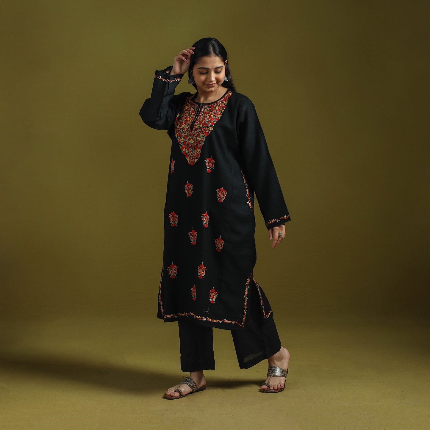 Handwoven aari hand embroidered kashmiri pure wool pheran