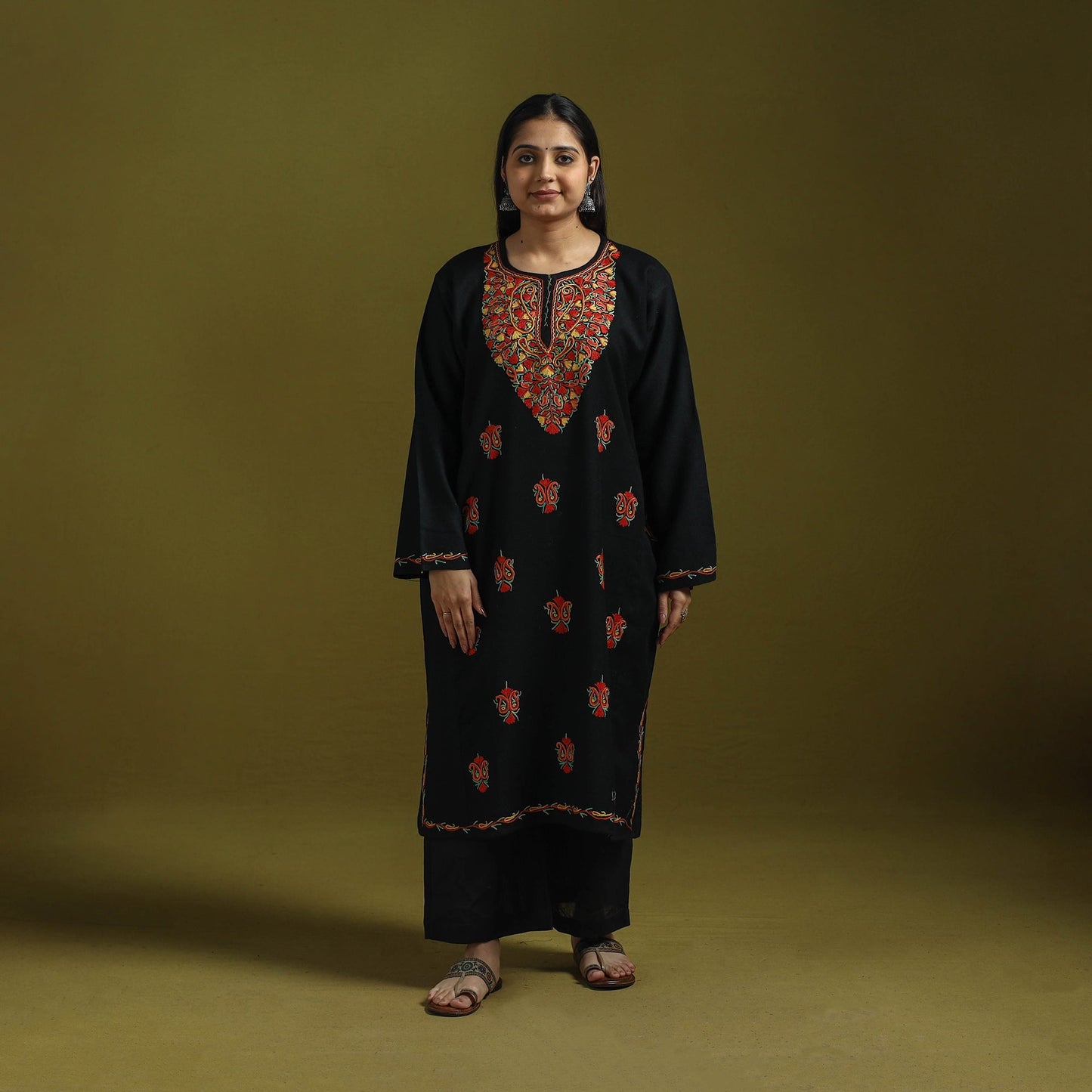 Handwoven aari hand embroidered kashmiri pure wool pheran