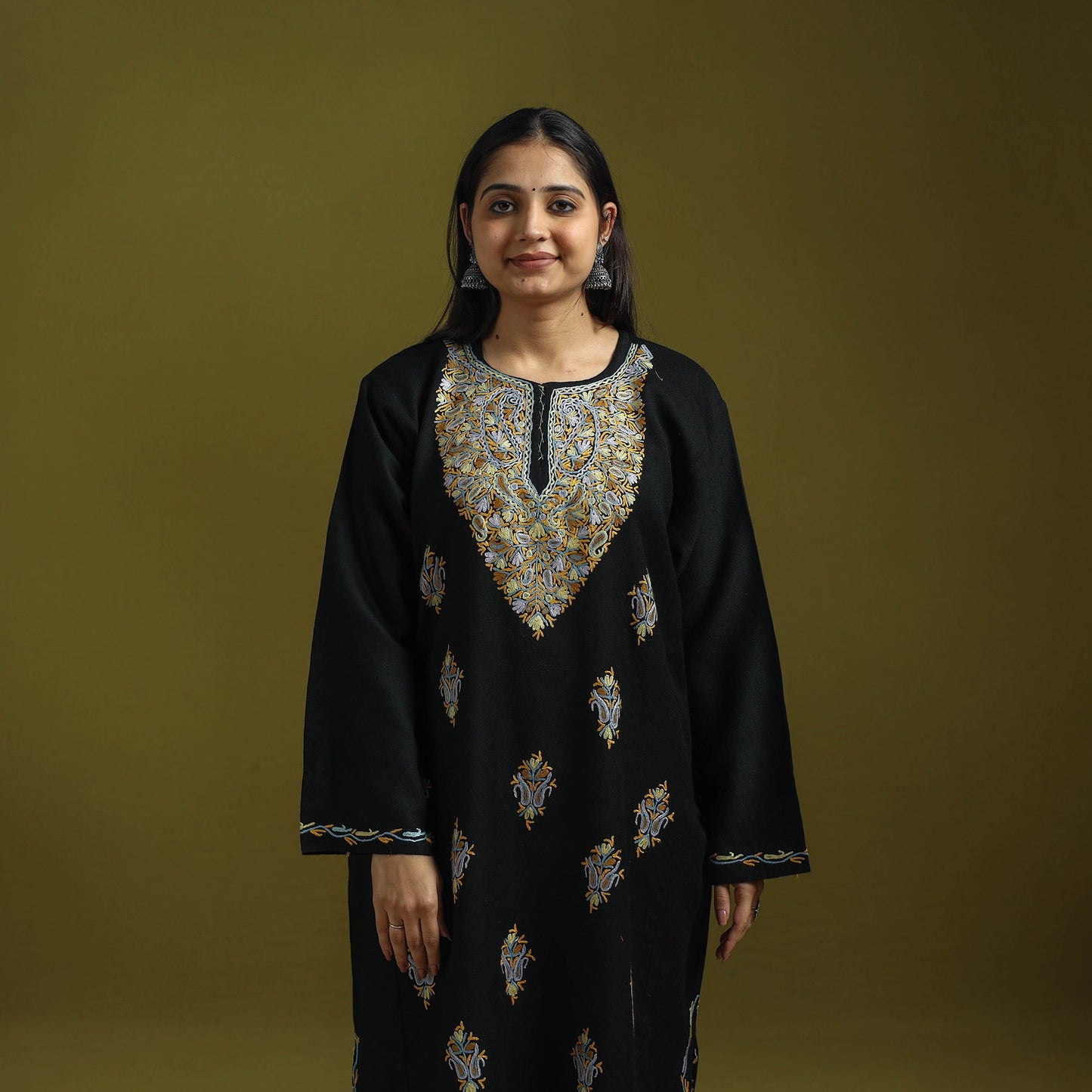 Handwoven aari hand embroidered kashmiri pure wool pheran