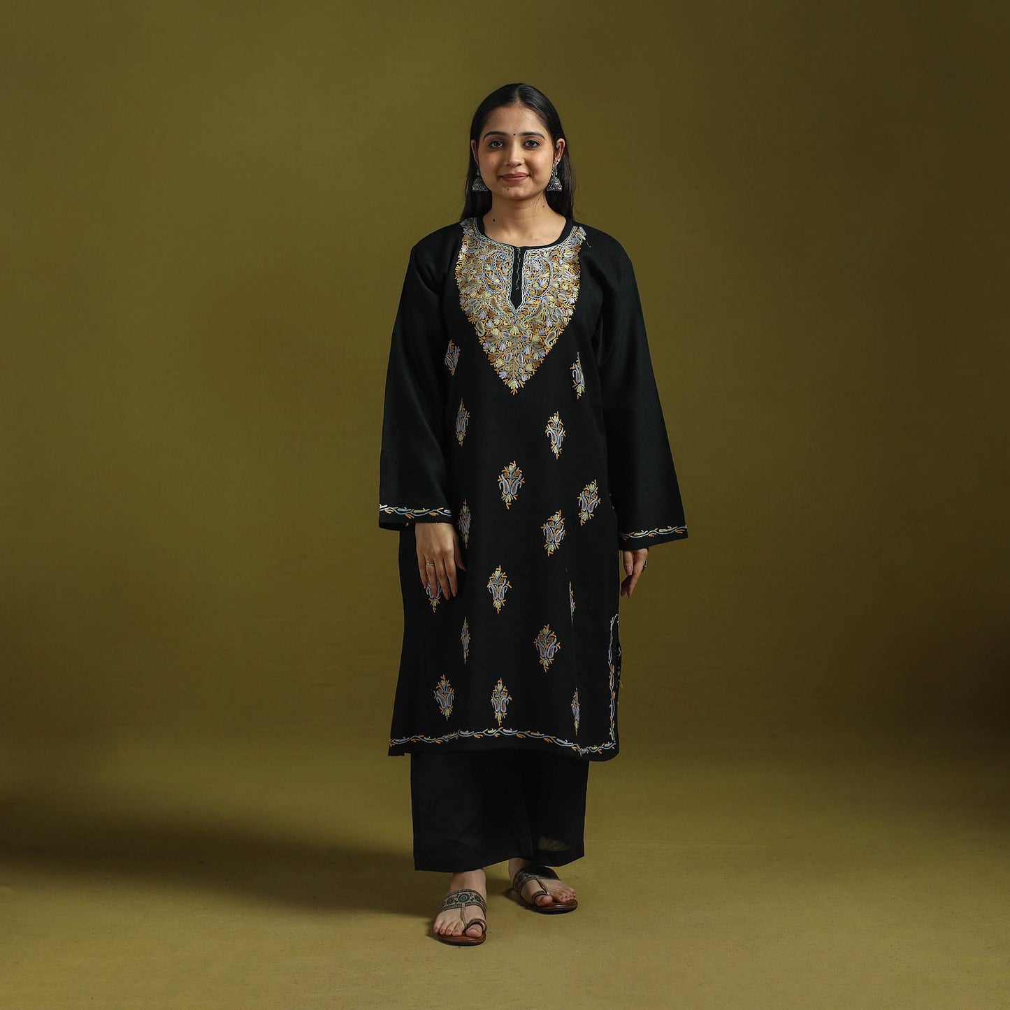 Handwoven aari hand embroidered kashmiri pure wool pheran