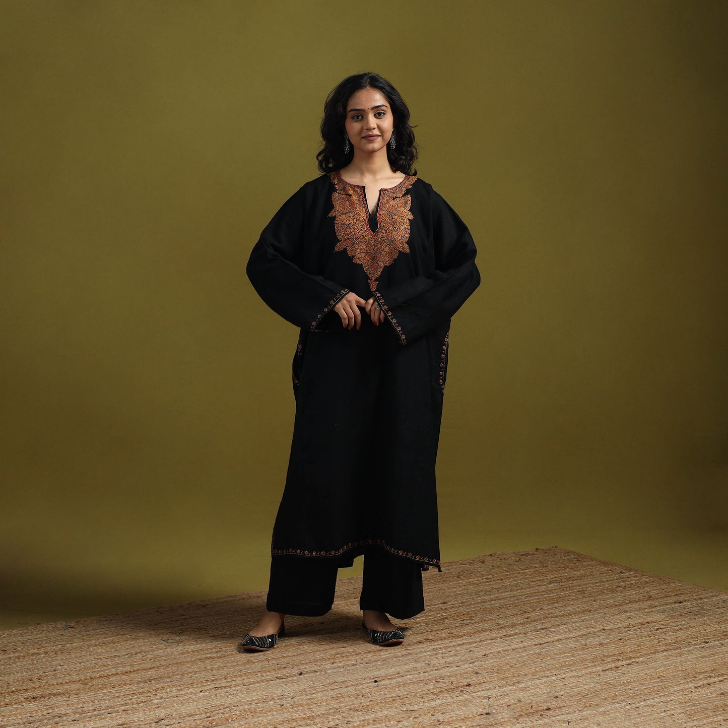 Handwoven sozni hand embroidered kashmiri merino wool