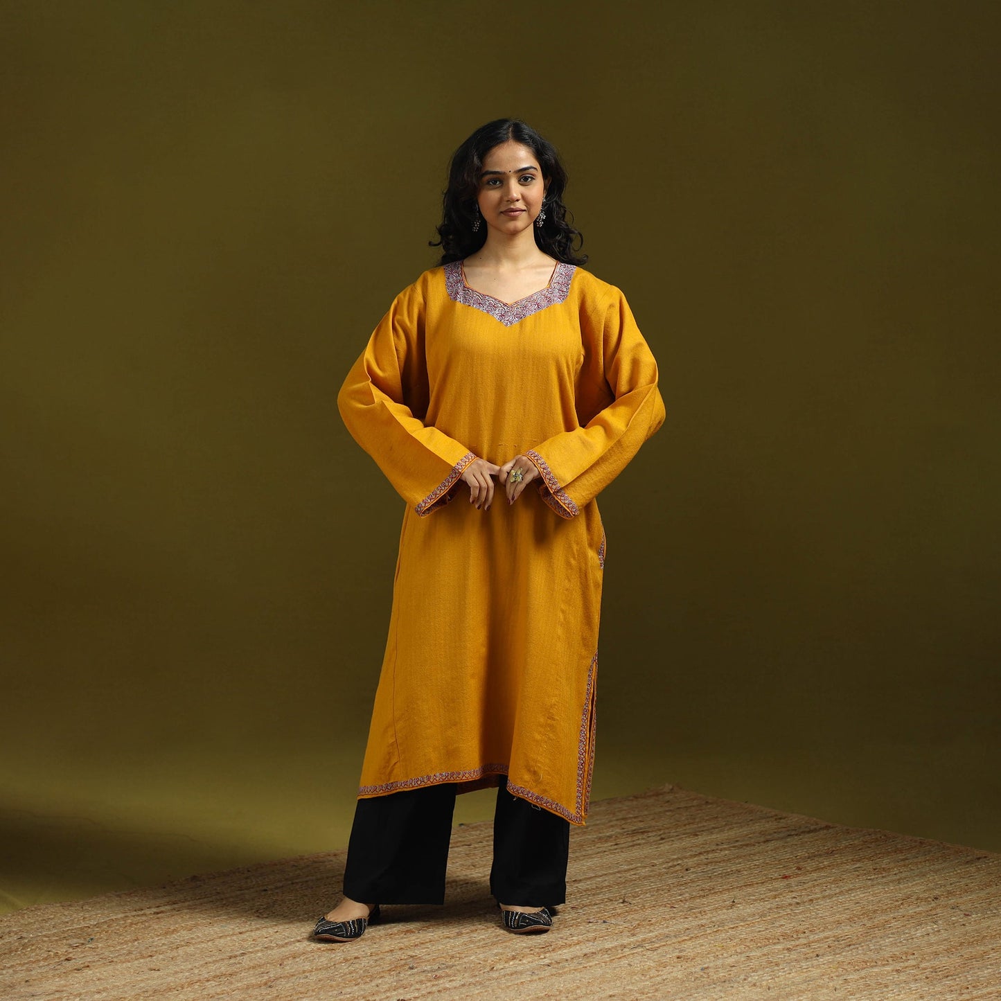 Handwoven sozni hand embroidered kashmiri merino wool