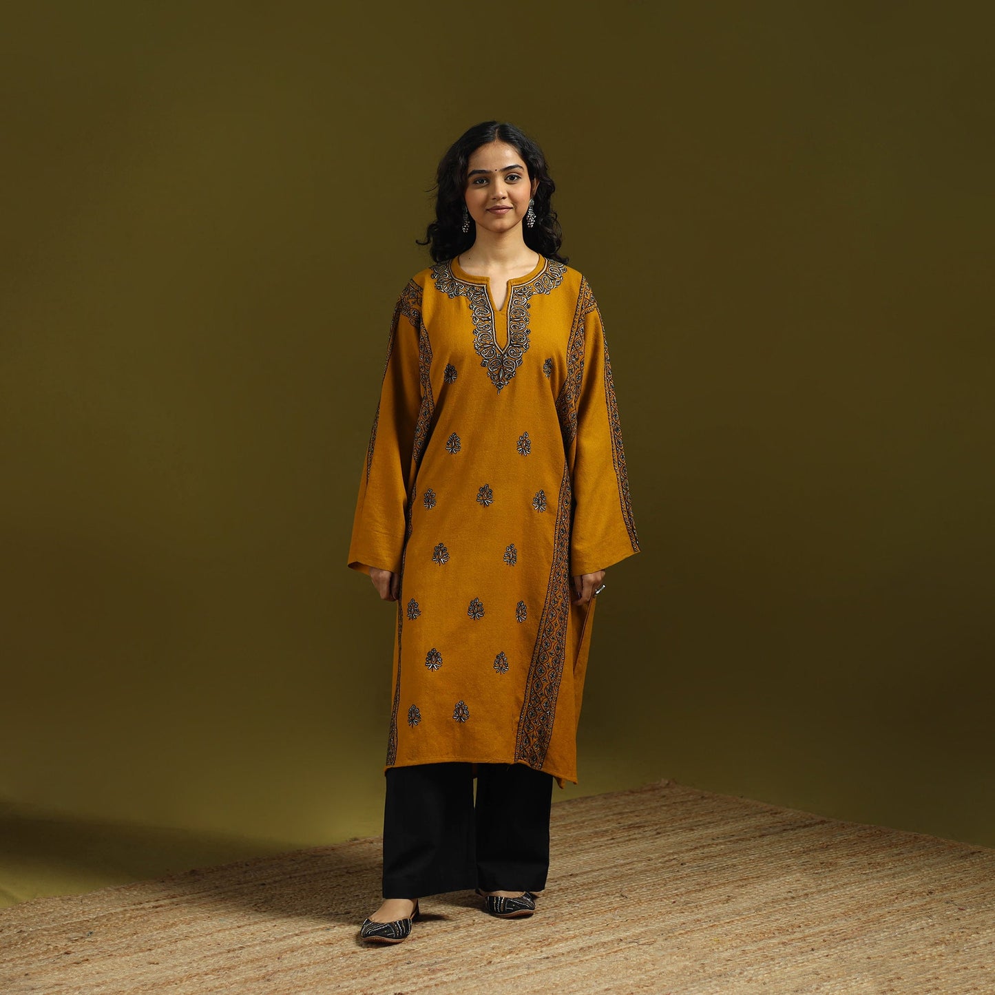 Handwoven sozni hand embroidered kashmiri merino wool