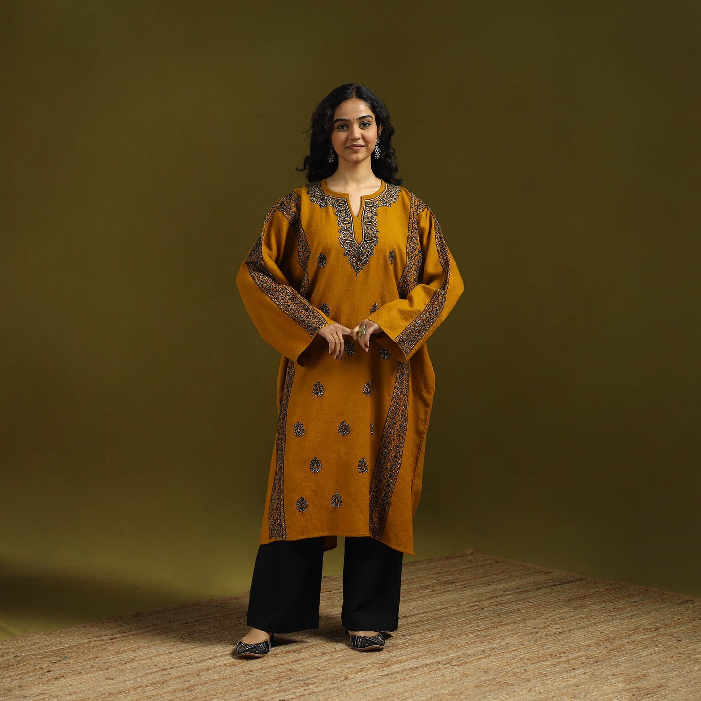 Handwoven sozni hand embroidered kashmiri merino wool