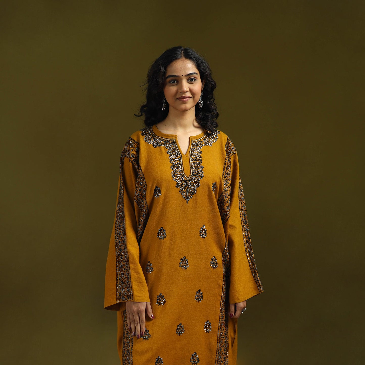 Handwoven sozni hand embroidered kashmiri merino wool