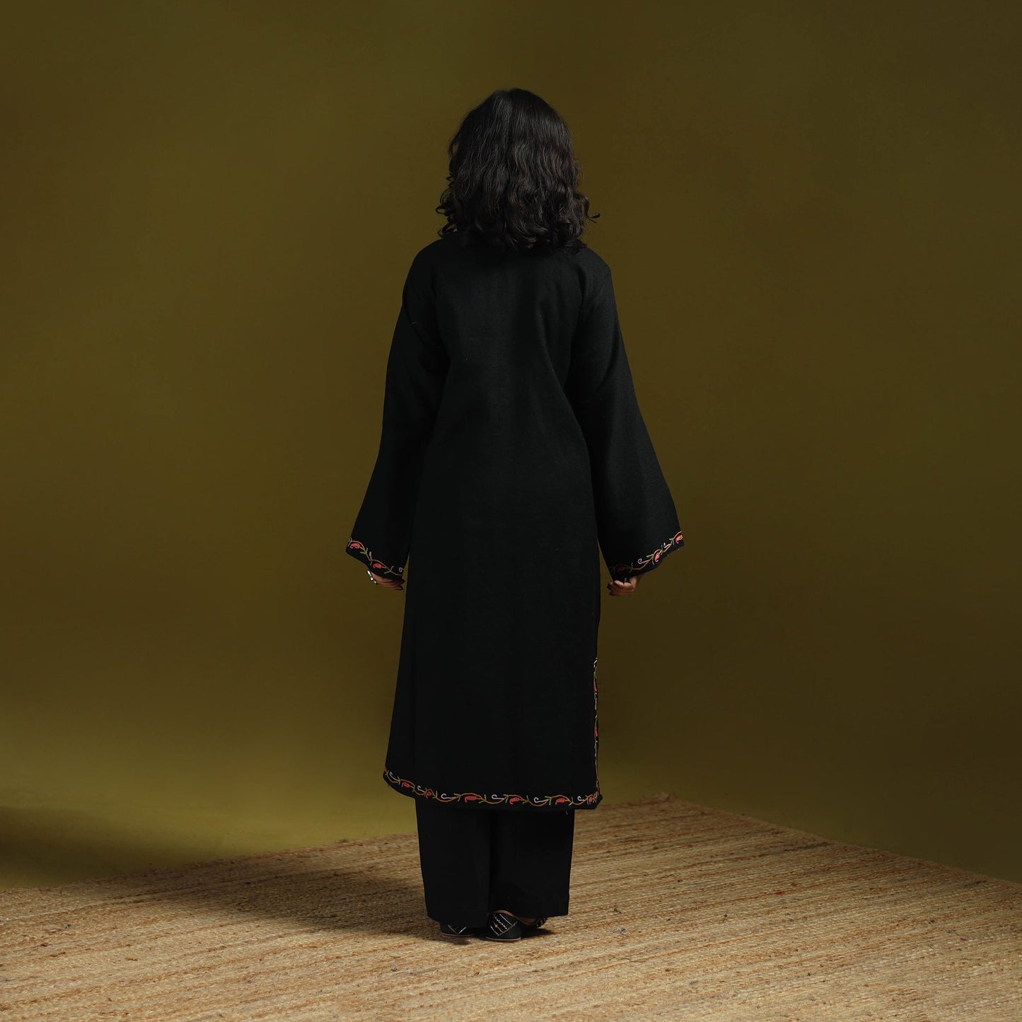 Handwoven sozni hand embroidered kashmiri merino wool