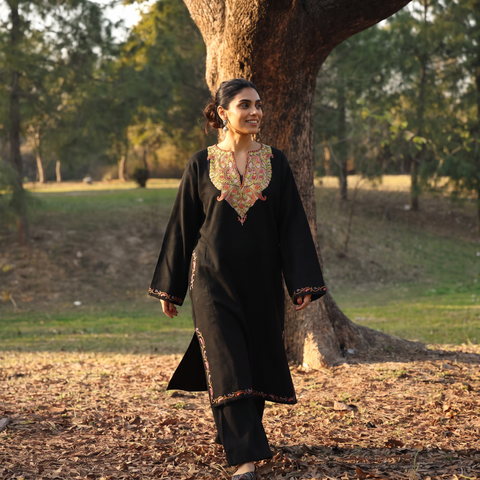 Black Handwoven Sozni Hand Embroidered Kashmiri Merino Wool Pheran, worn by a model, AI visual of the pheran, iTokri