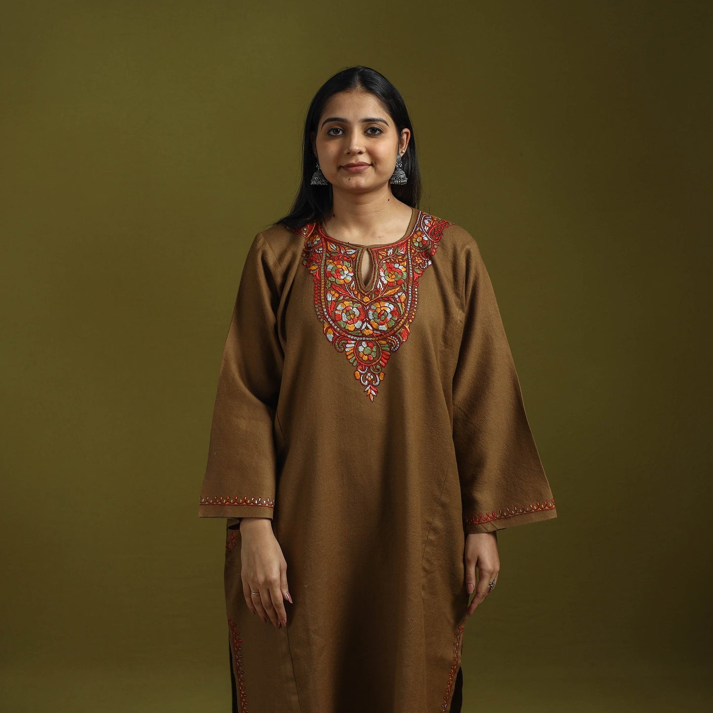 Handwoven sozni hand embroidered kashmiri pure wool pheran