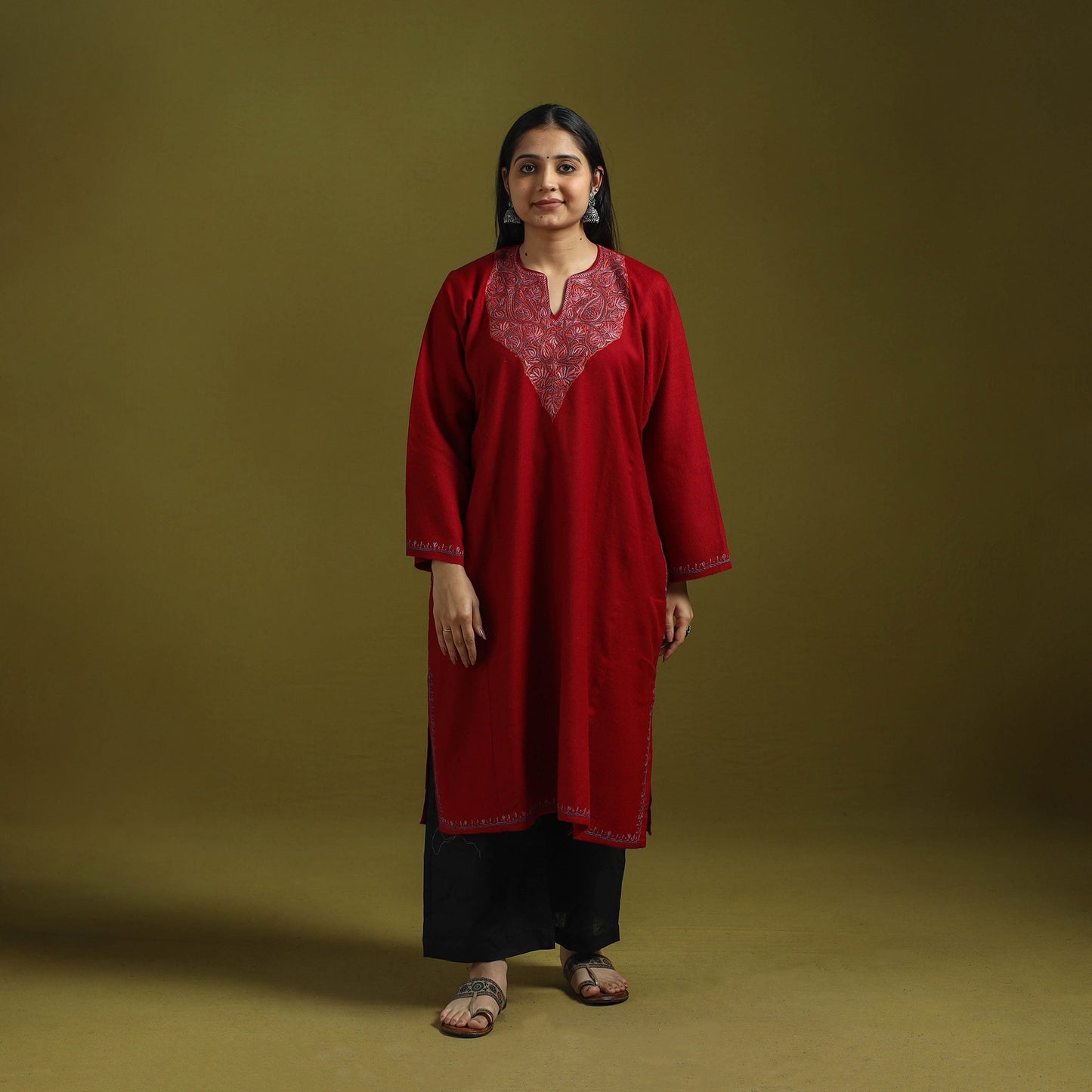 Handwoven sozni hand embroidered kashmiri pure wool pheran