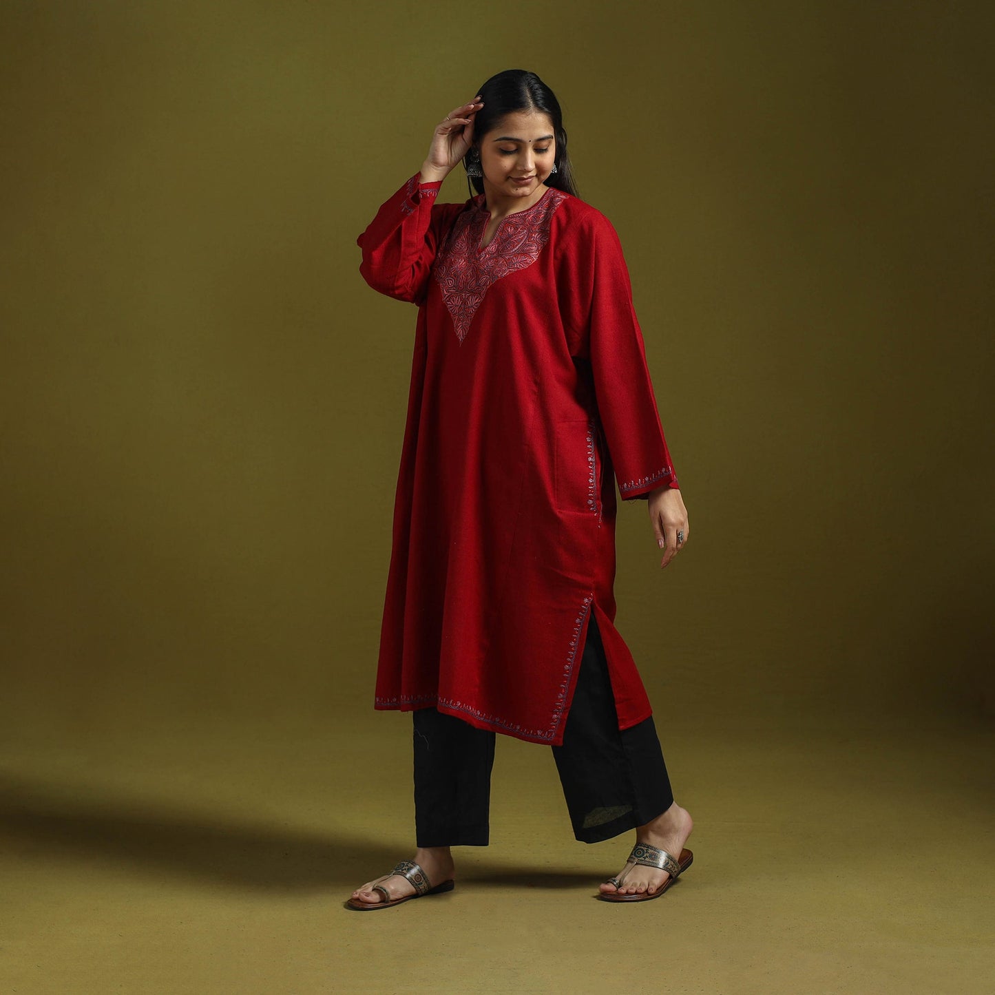 Handwoven sozni hand embroidered kashmiri pure wool pheran