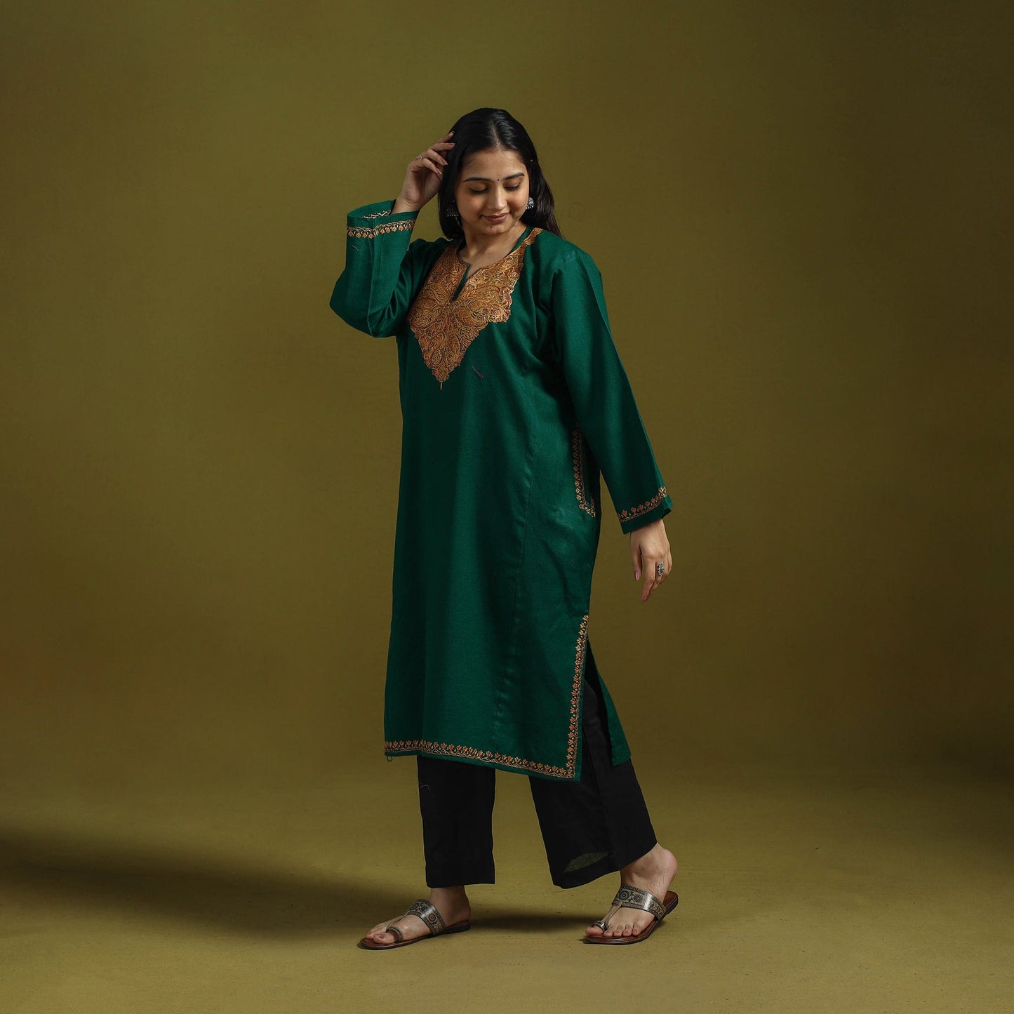 Handwoven sozni hand embroidered kashmiri pure wool pheran