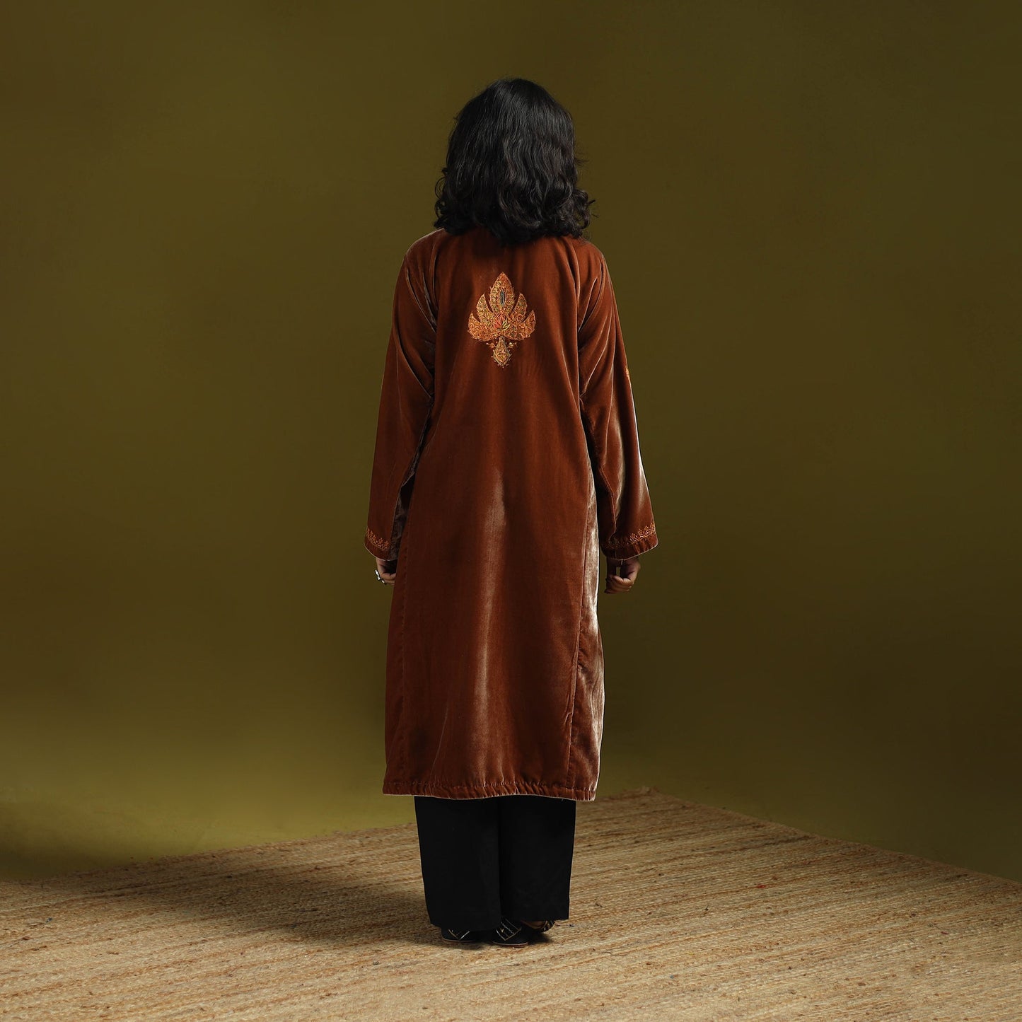 Handwoven sozni hand embroidered kashmiri velvet pheran 44