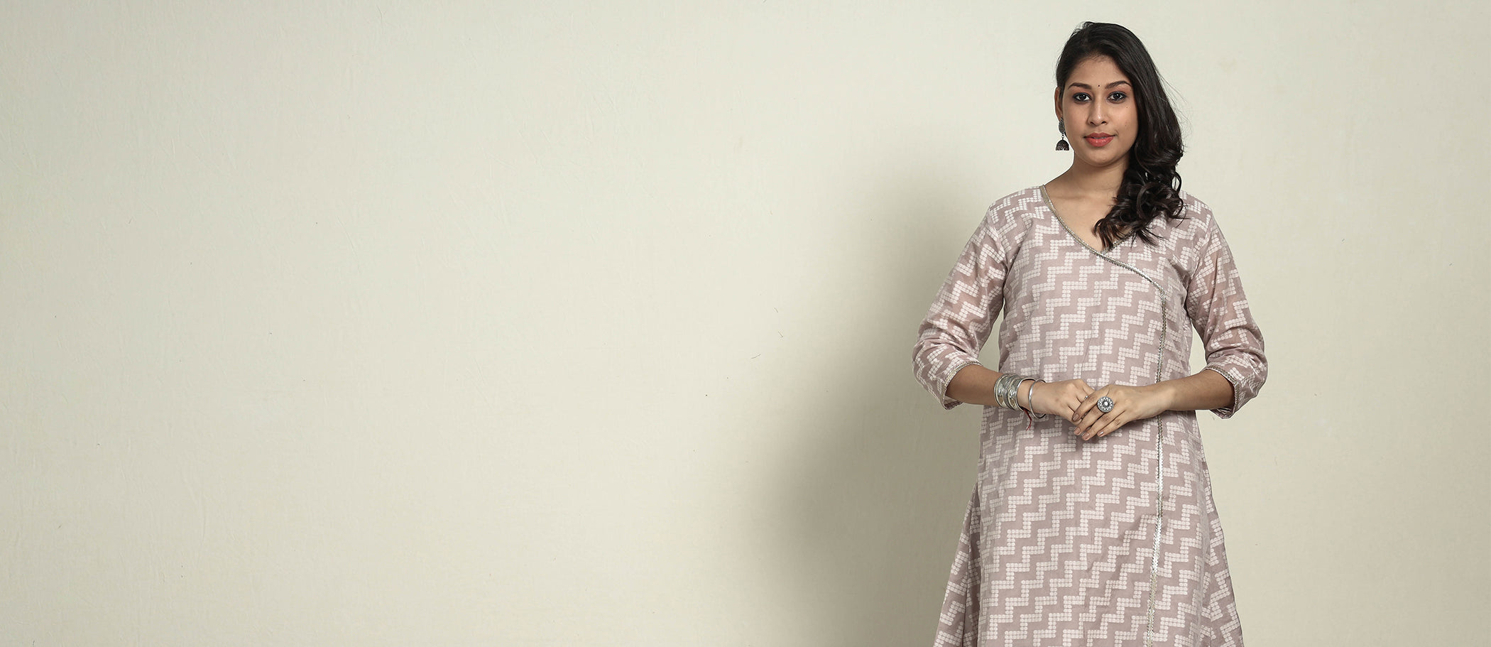 40% OFF on Abhishti Pink Banarsi Chandheri Banarasi Sleeveless Long Kurti  on Snapdeal | PaisaWapas.com