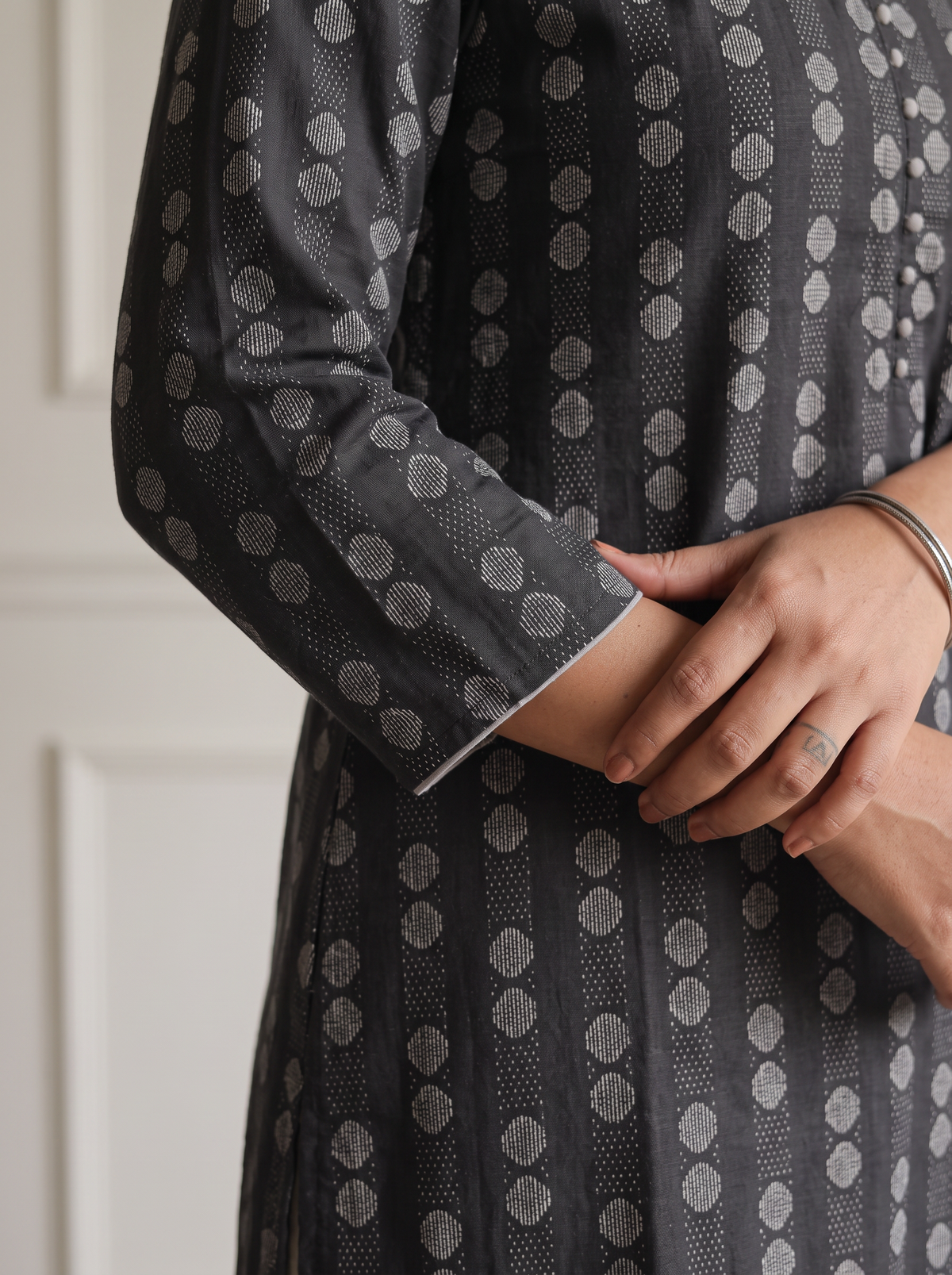 Black Jacquard Cotton Dotted Columns Kurta, sleeve close-up, 3/4 sleeves, pale cuffs, gathers, pocket, AI visual of the kurta, iTokri