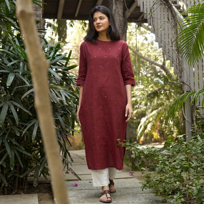 Maroon - Kala Cotton Scattered Mirrors Kurta, lifestyle full length, AI visual