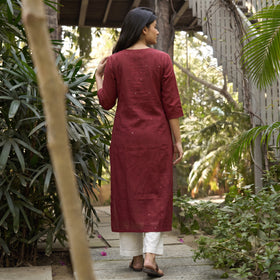 Maroon - Kala Cotton Scattered Mirrors Kurta, back, AI visual