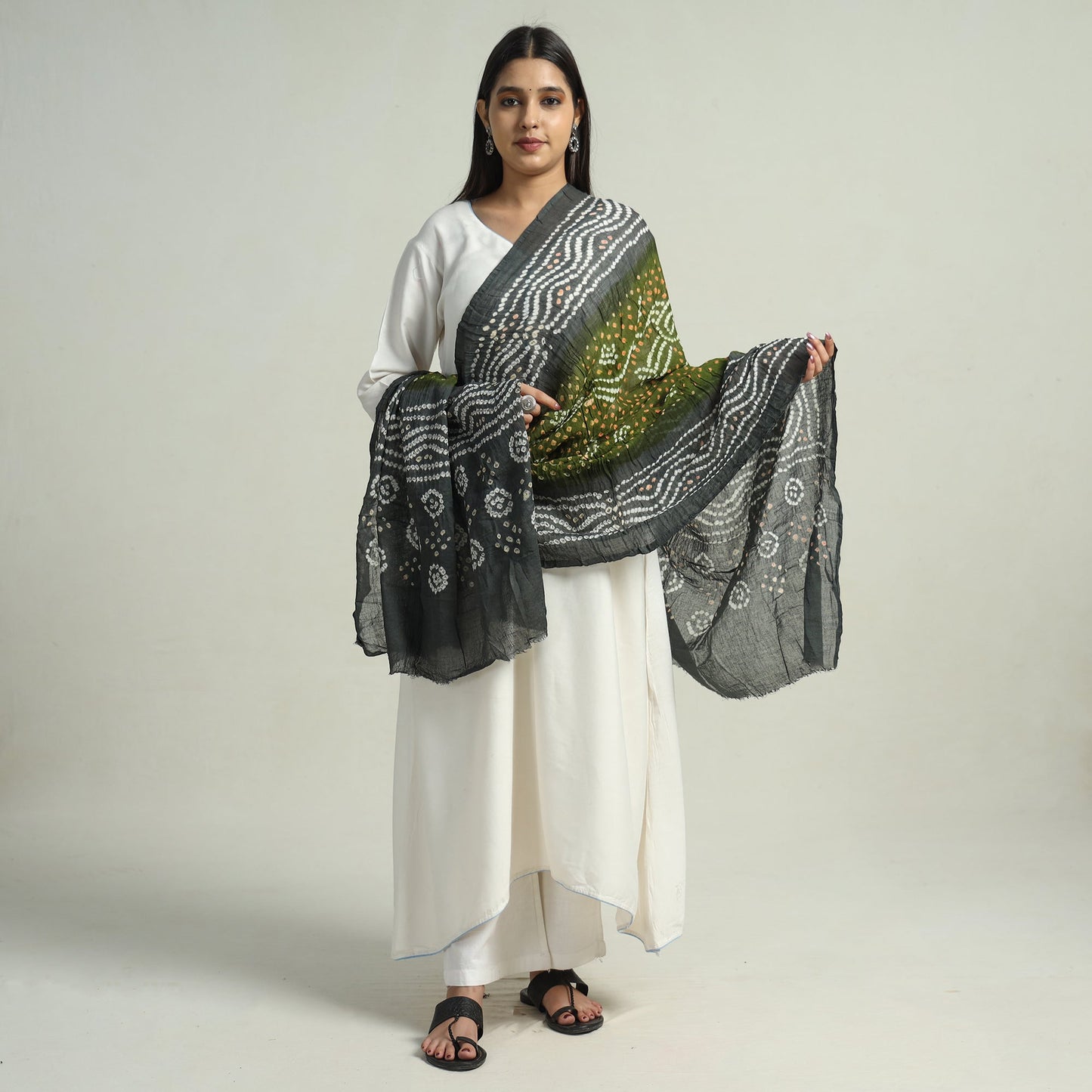 Buy Kutch Bandhani Tie-Dye Cotton Dupatta 19 Online at iTokri.com