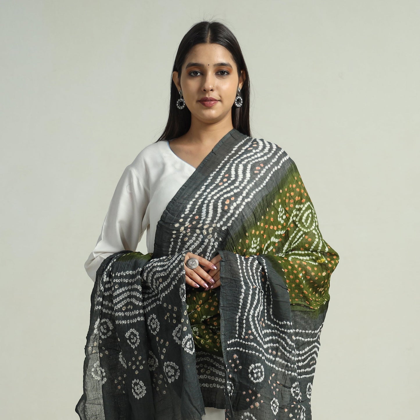 Buy Kutch Bandhani Tie-Dye Cotton Dupatta 19 Online at iTokri.com