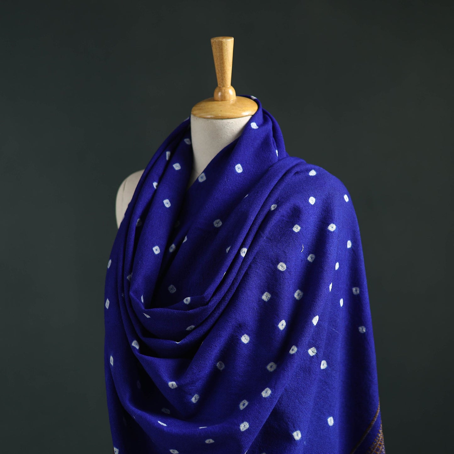 Kutch bandhani tie-dye handwoven merino wool shawl 06