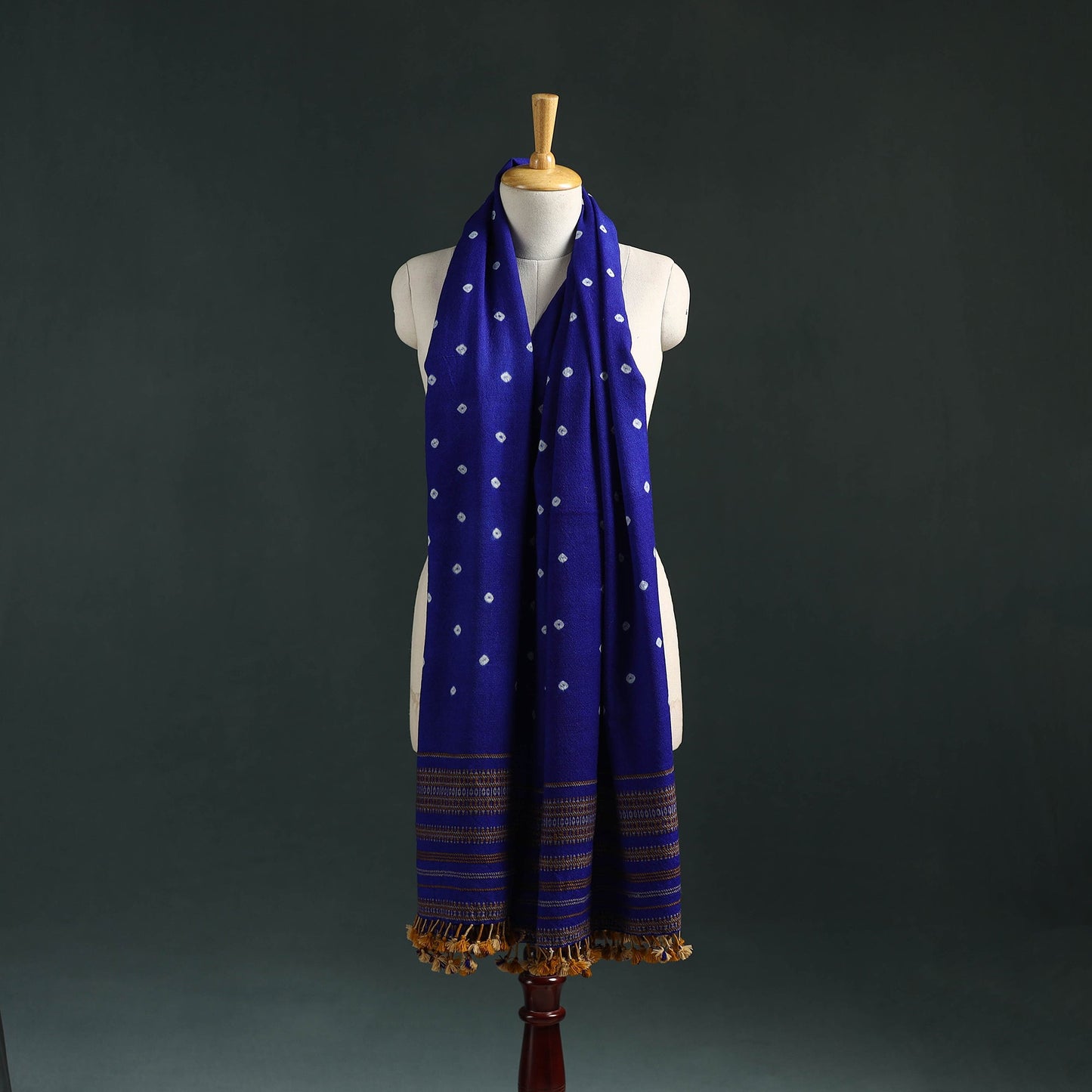 Kutch bandhani tie-dye handwoven merino wool shawl 06