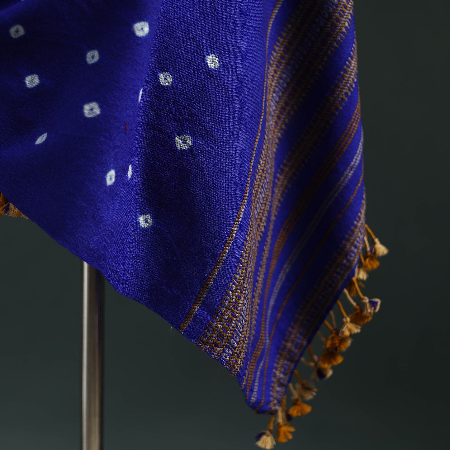 Kutch bandhani tie-dye handwoven merino wool shawl 06
