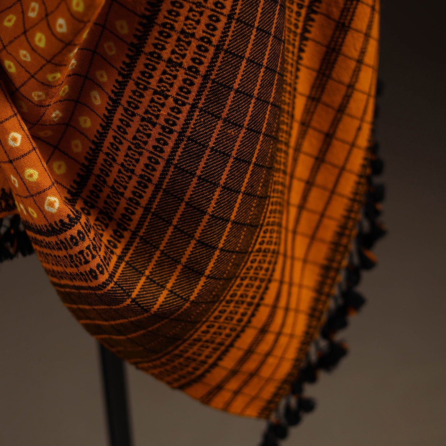 Kutch bhujodi handwoven merino wool bandhani tie-dye shawl