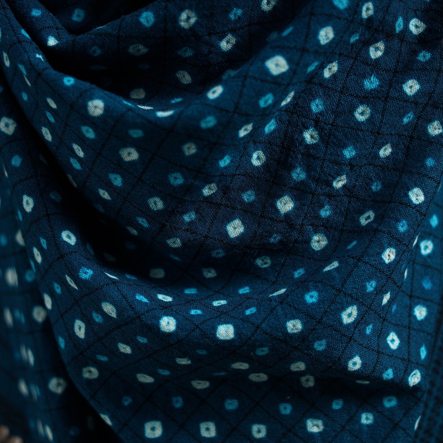 Kutch bhujodi handwoven merino wool bandhani tie-dye shawl