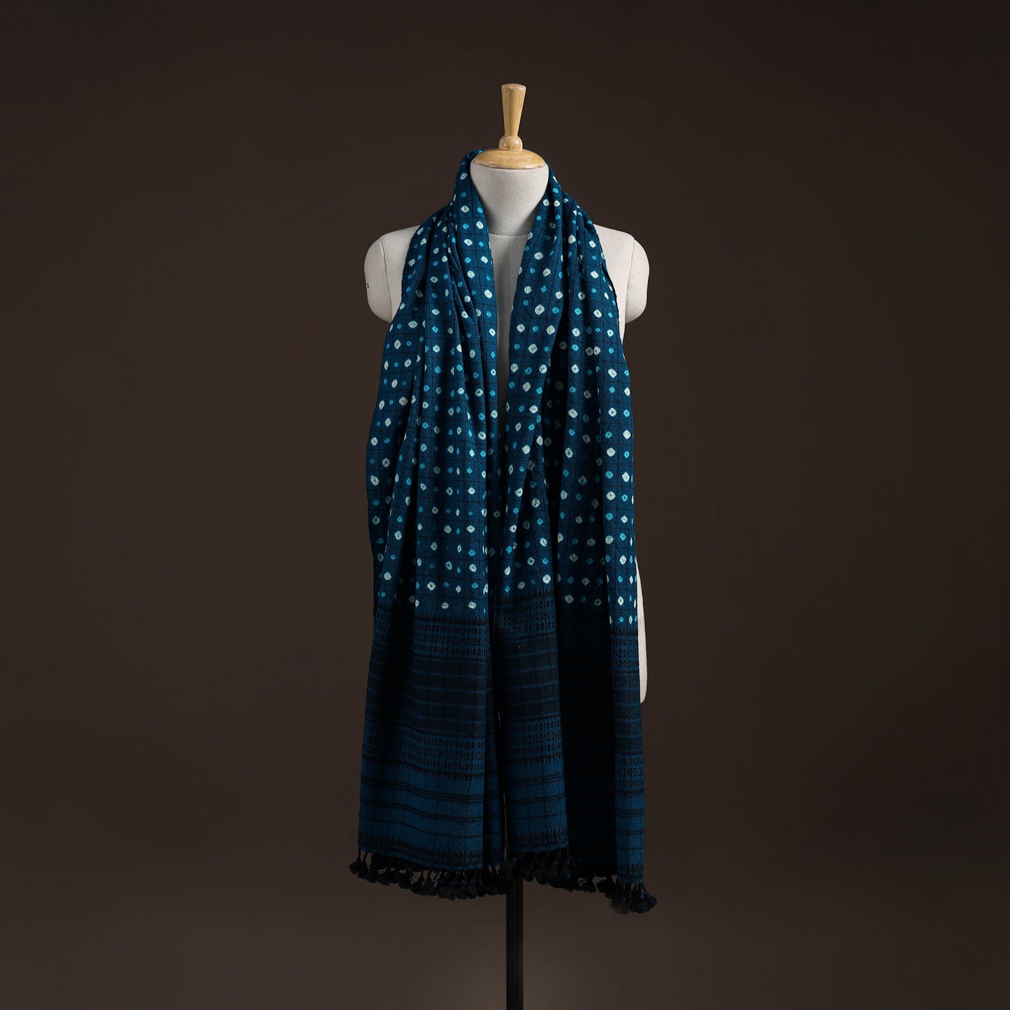 Kutch bhujodi handwoven merino wool bandhani tie-dye shawl