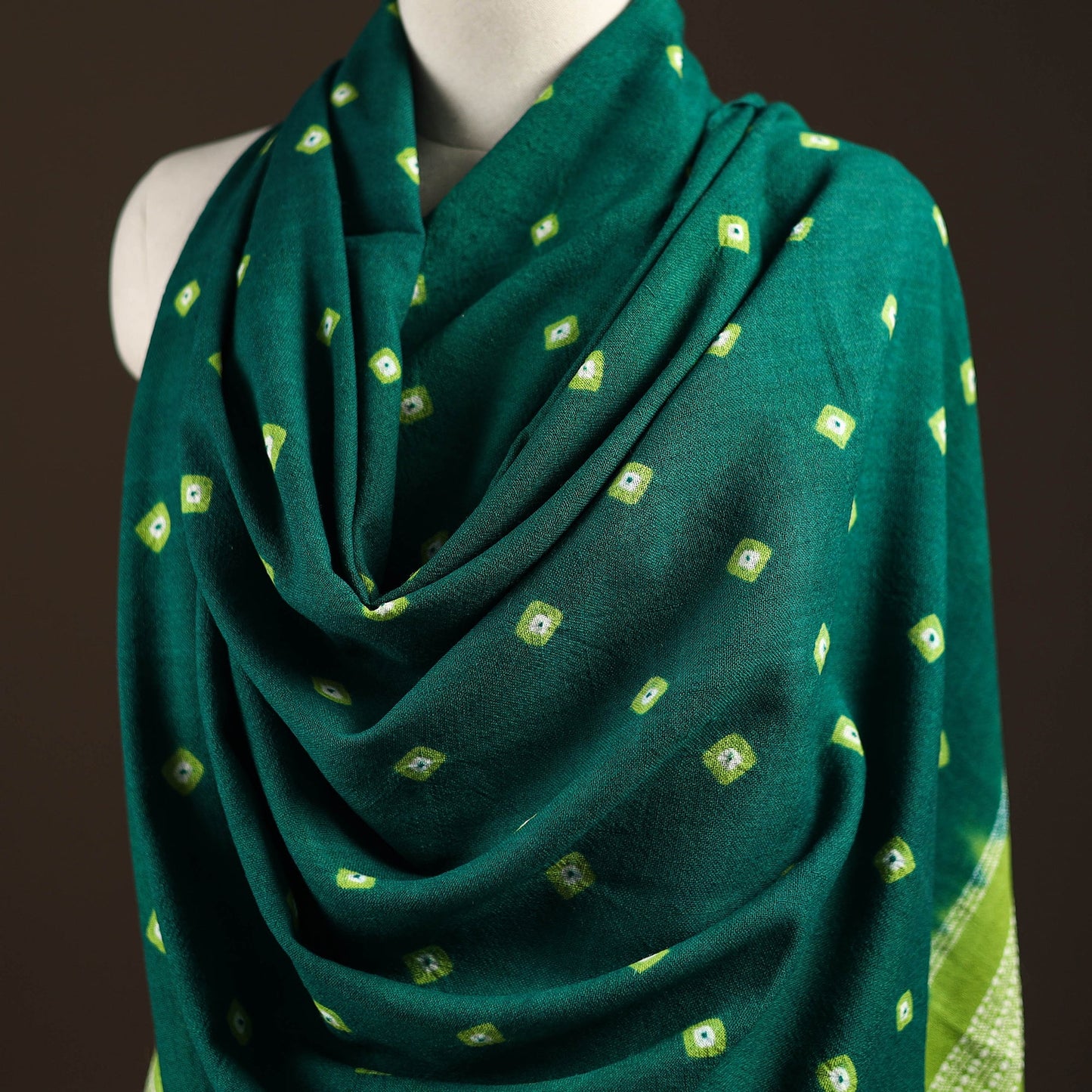 Kutch bhujodi handwoven merino wool bandhani tie-dye shawl