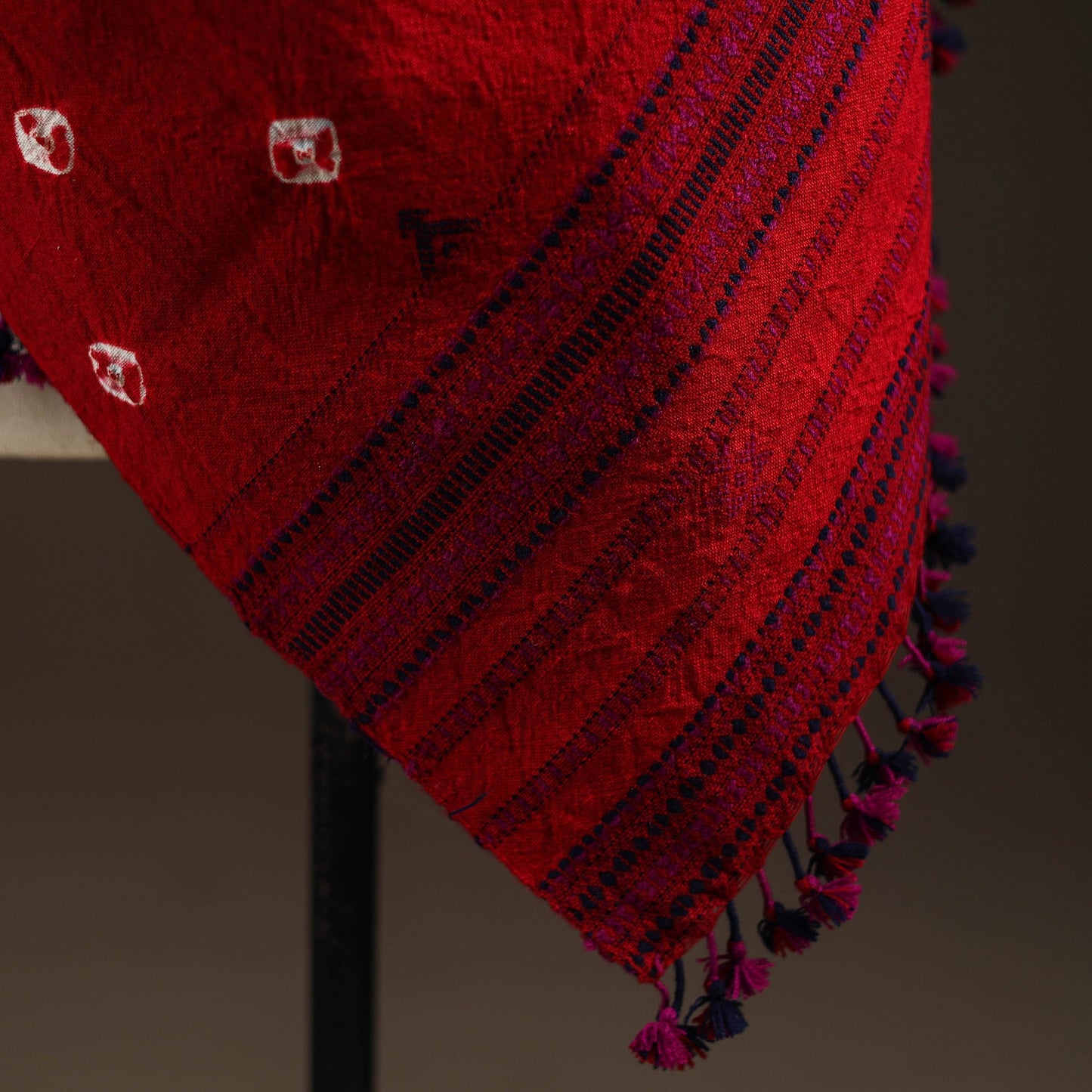Kutch bhujodi handwoven merino wool bandhani tie-dye shawl