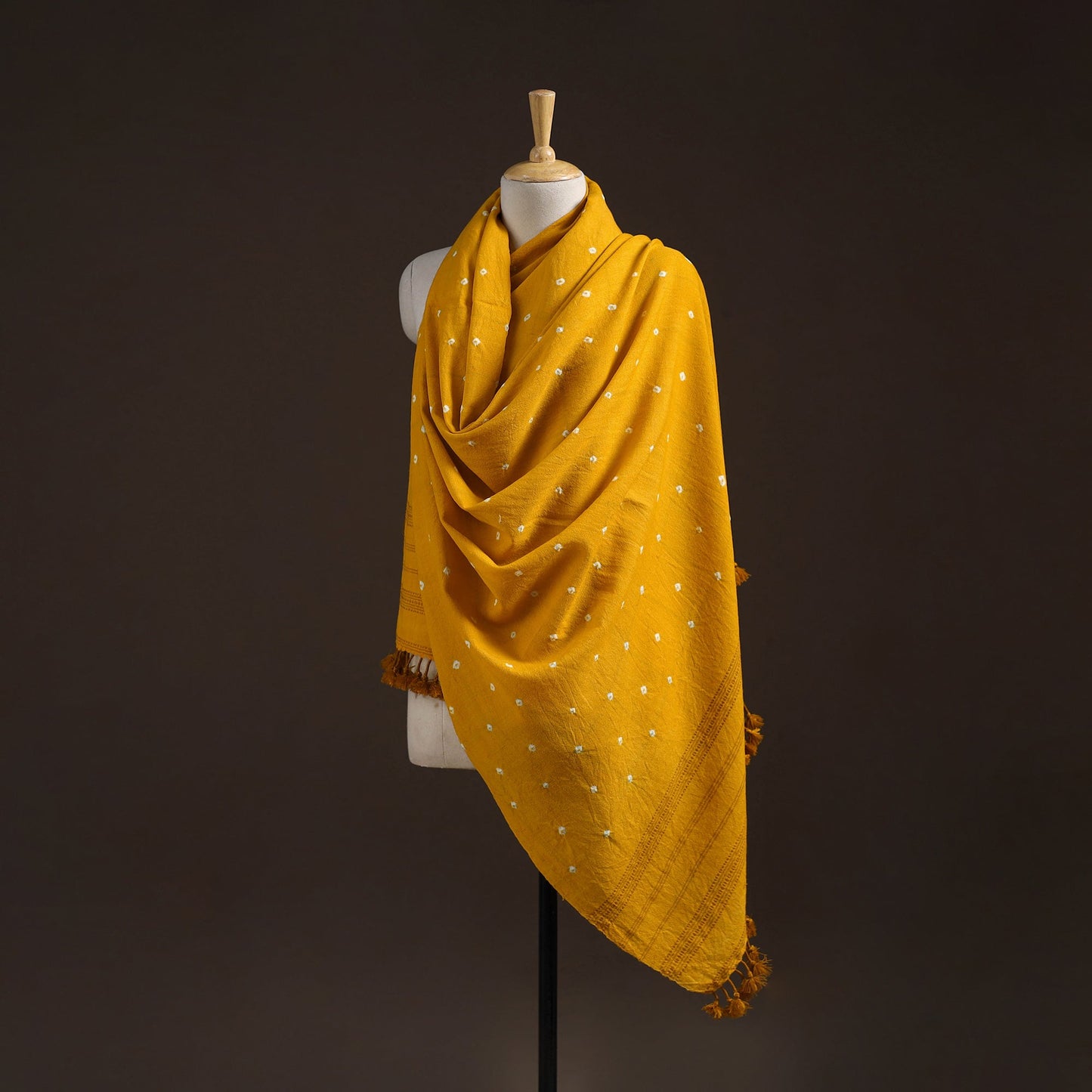 Kutch bhujodi handwoven merino wool bandhani tie-dye shawl