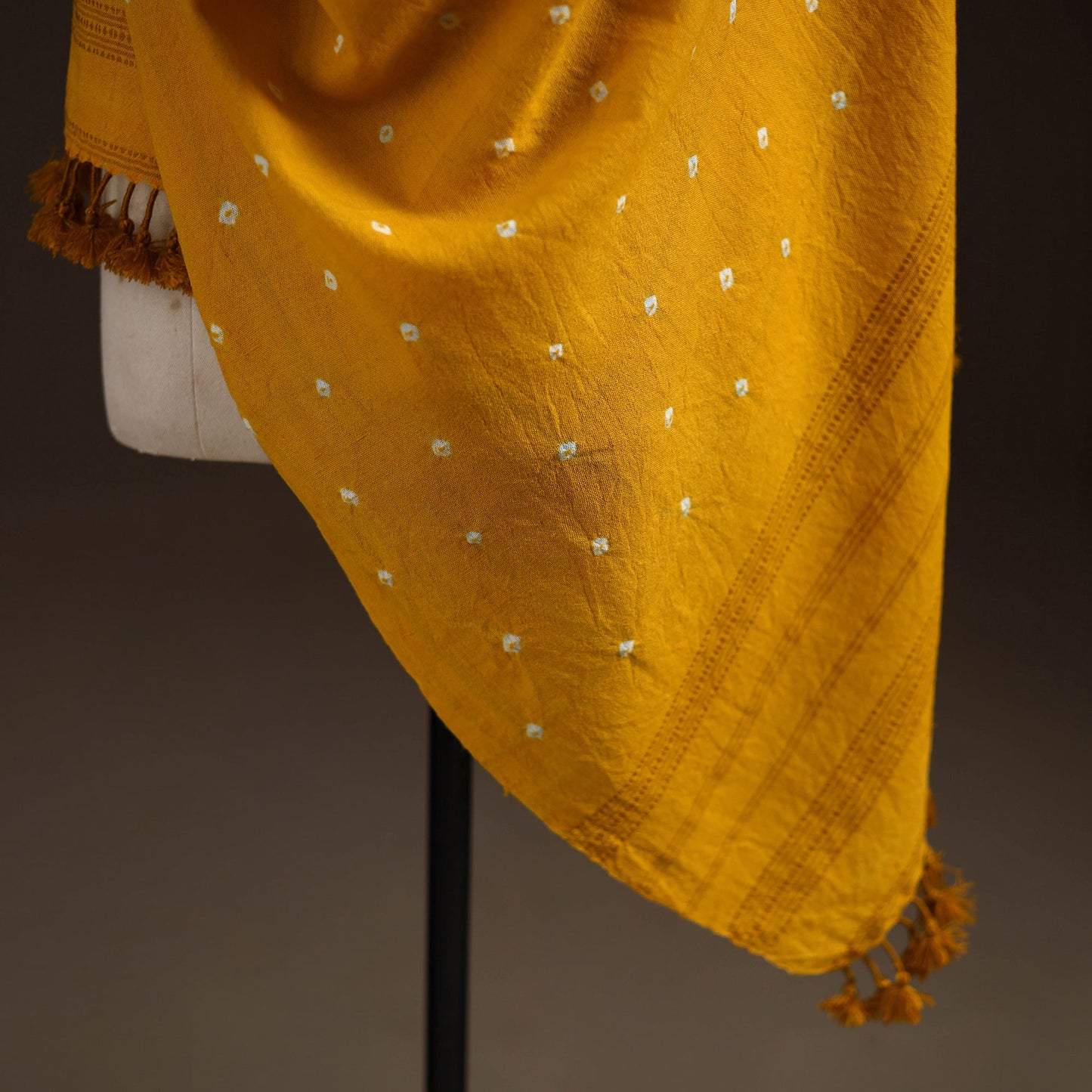 Kutch bhujodi handwoven merino wool bandhani tie-dye shawl