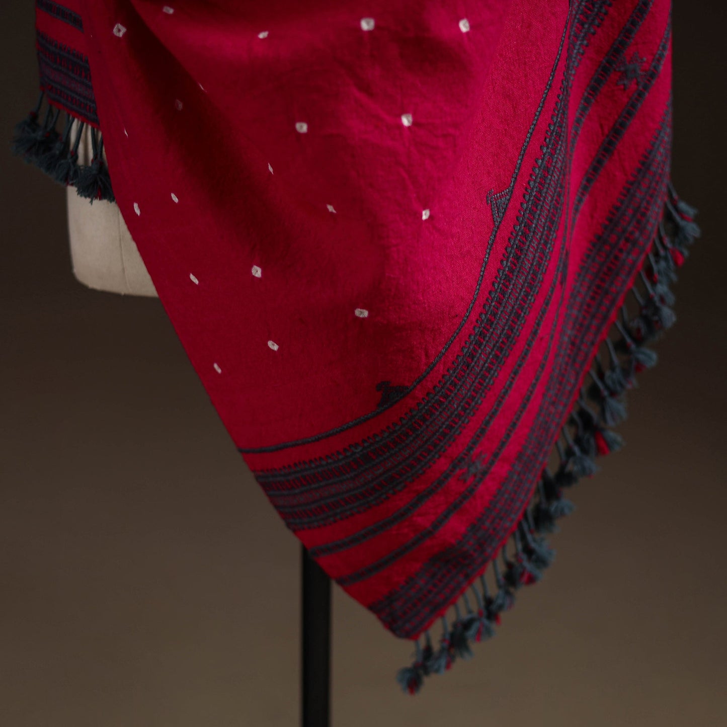 Kutch bhujodi handwoven merino wool bandhani tie-dye shawl