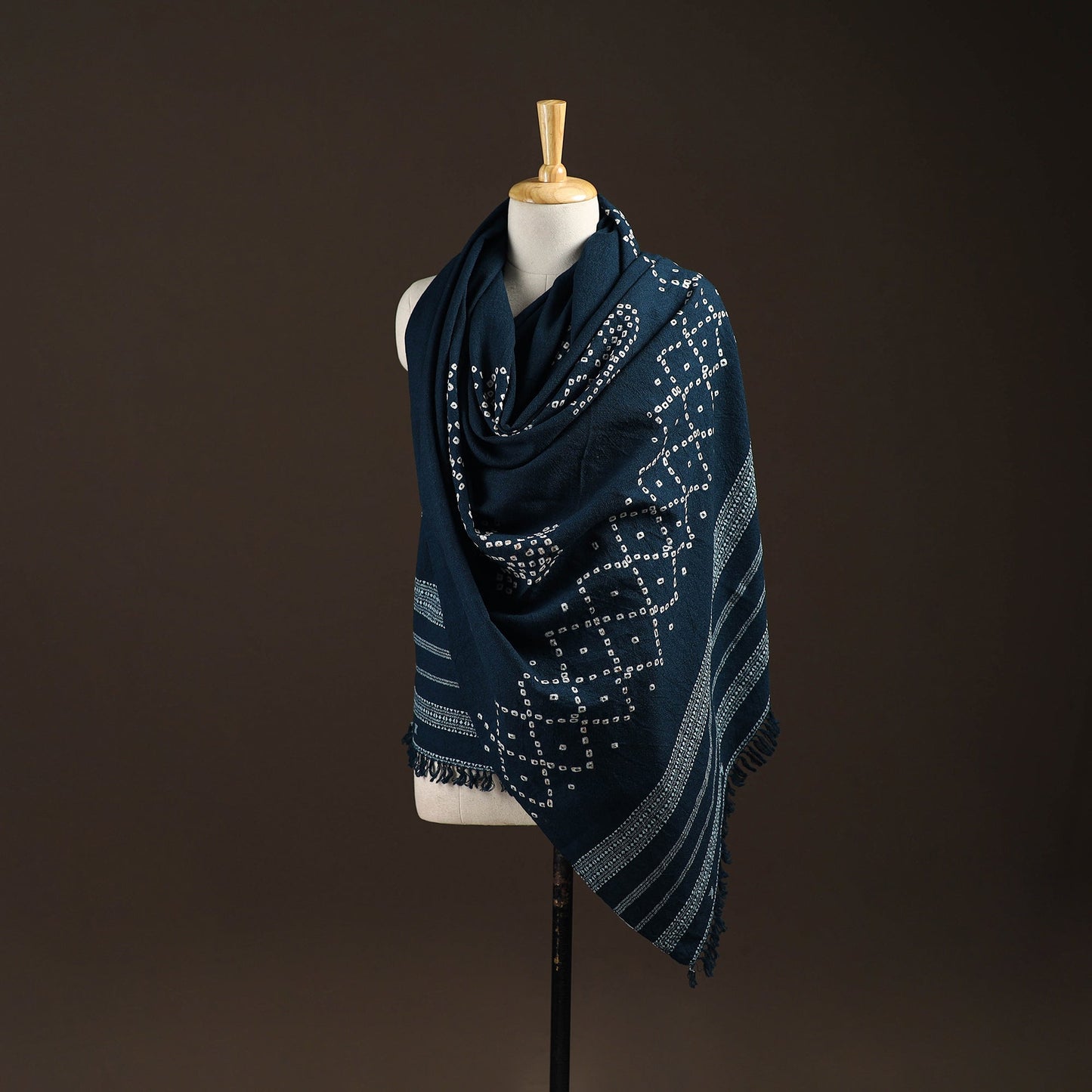 Kutch bhujodi handwoven merino wool bandhani tie-dye shawl