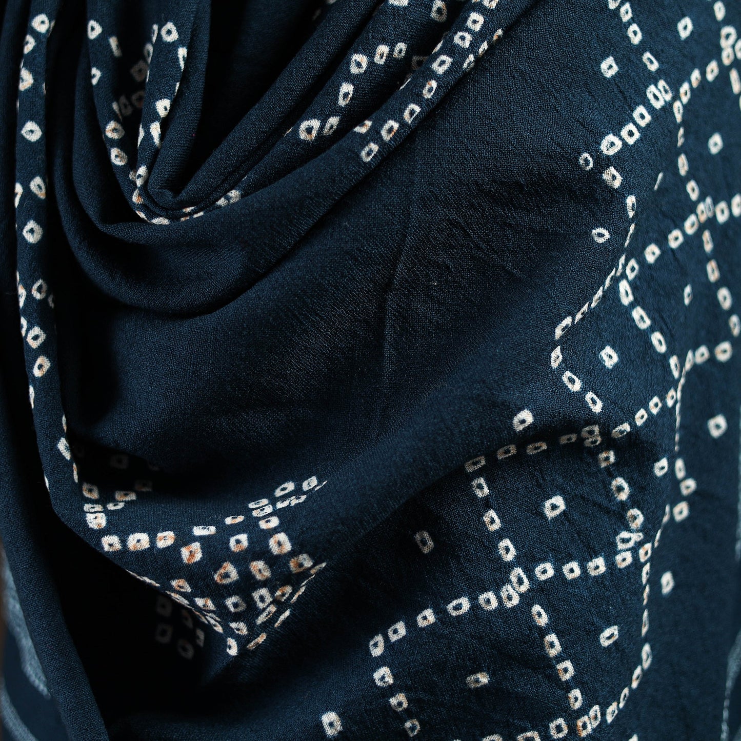 Kutch bhujodi handwoven merino wool bandhani tie-dye shawl