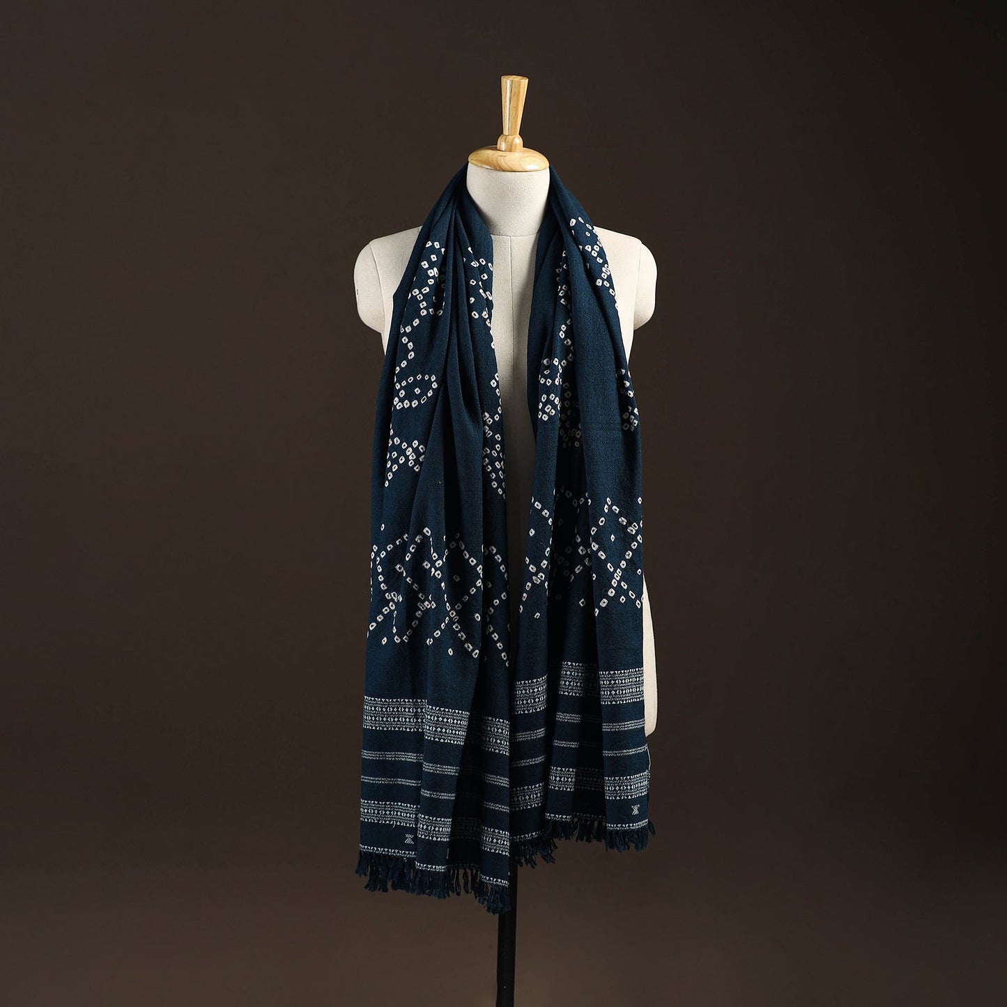 Kutch bhujodi handwoven merino wool bandhani tie-dye shawl