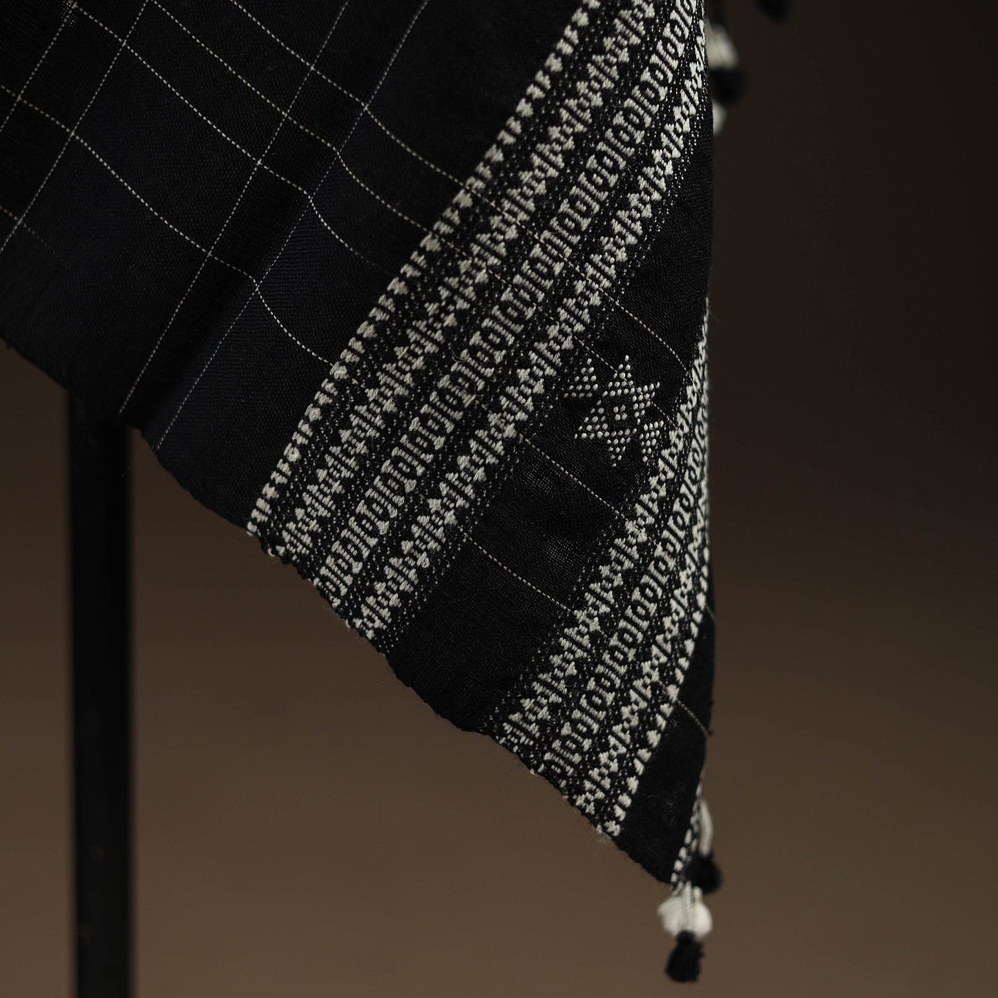 Kutch bhujodi handwoven merino wool shawl 104 - handcrafted