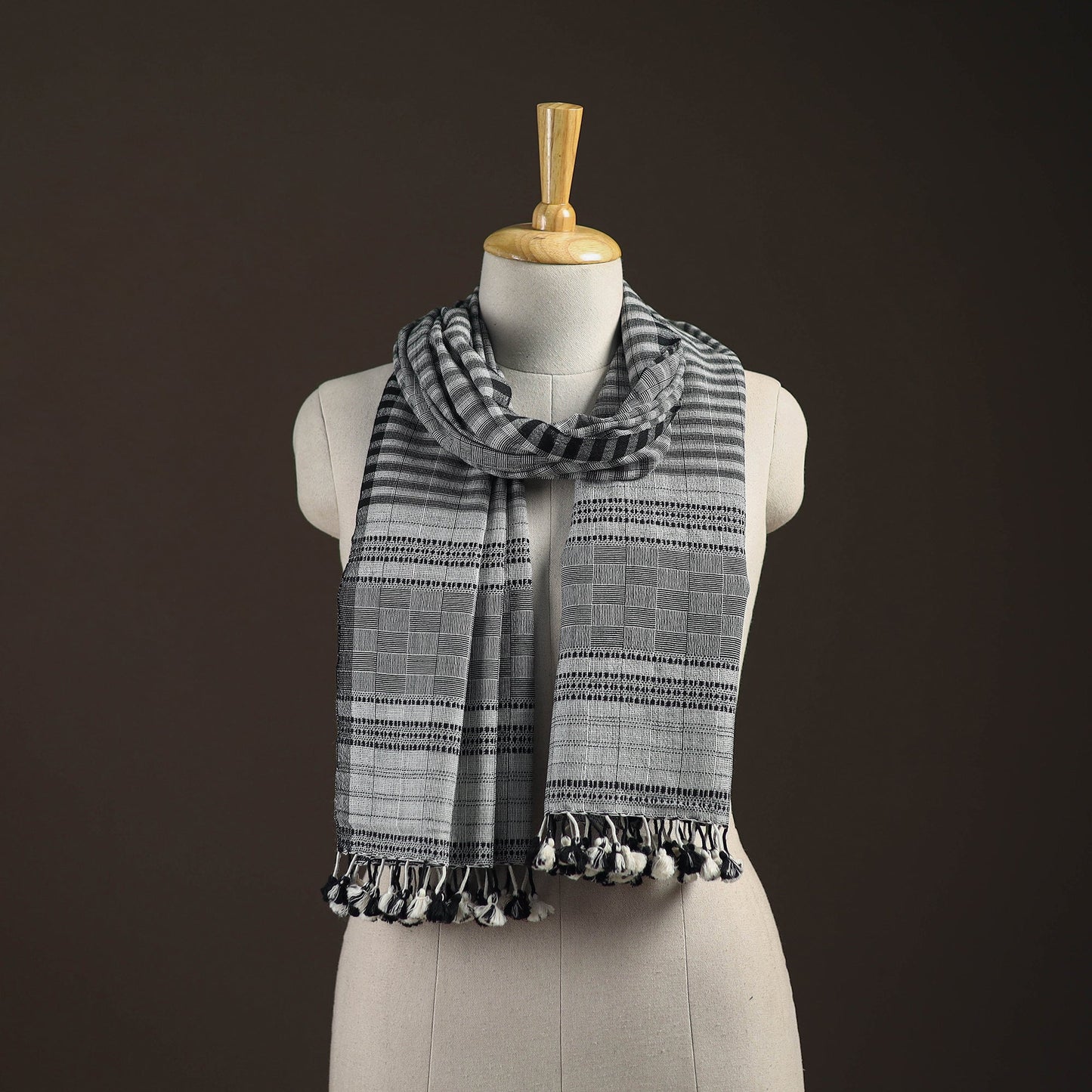 Kutch bhujodi handwoven merino wool stole 207 - handcrafted