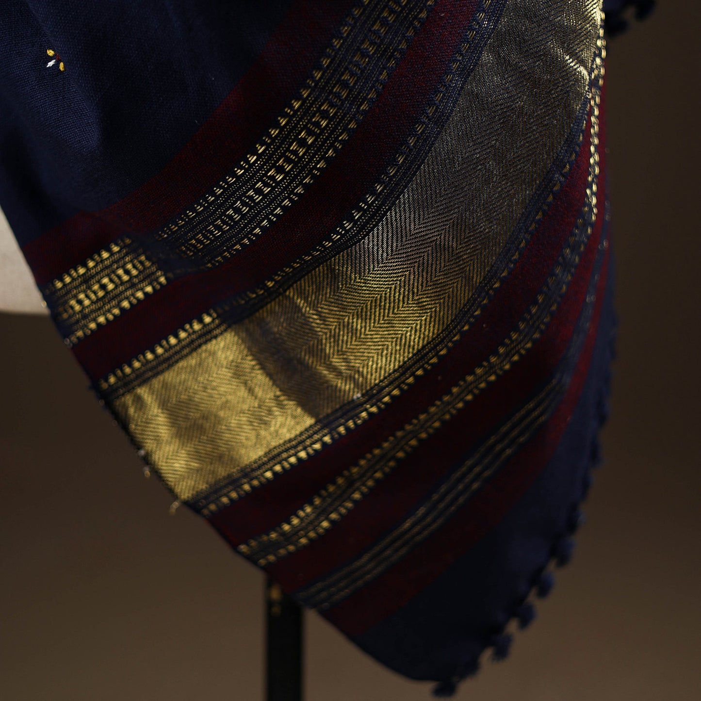 Kutch bhujodi handwoven mirror work wool shawl 08