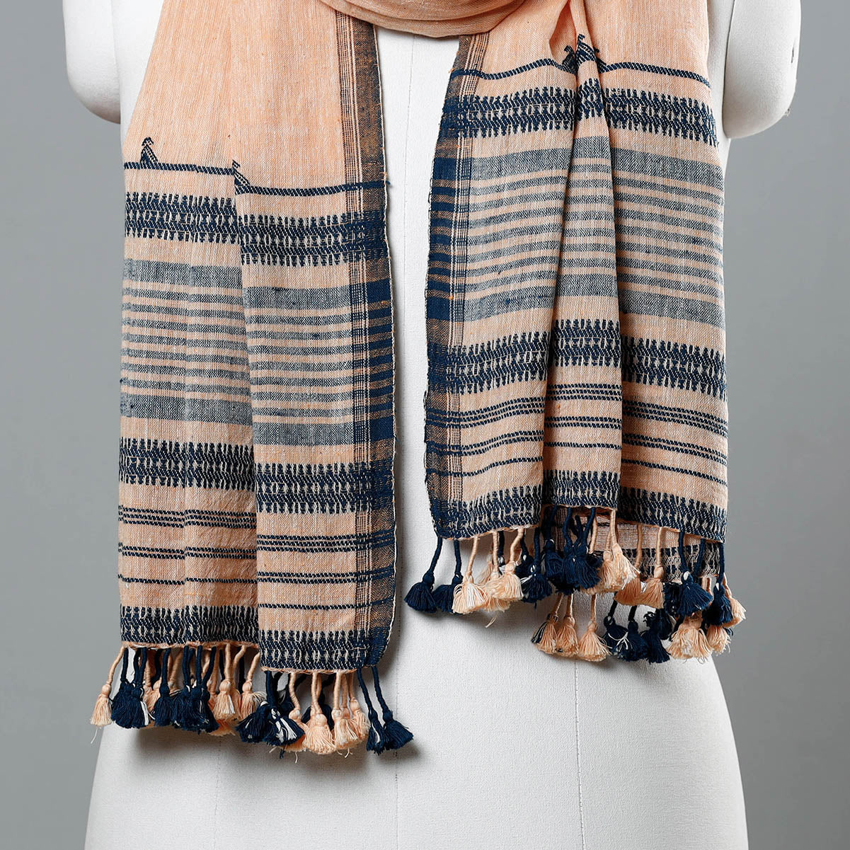 Buy Kutch Bhujodi Weaving Handwoven Organic Kala Cotton Stole Online l iTokri.com