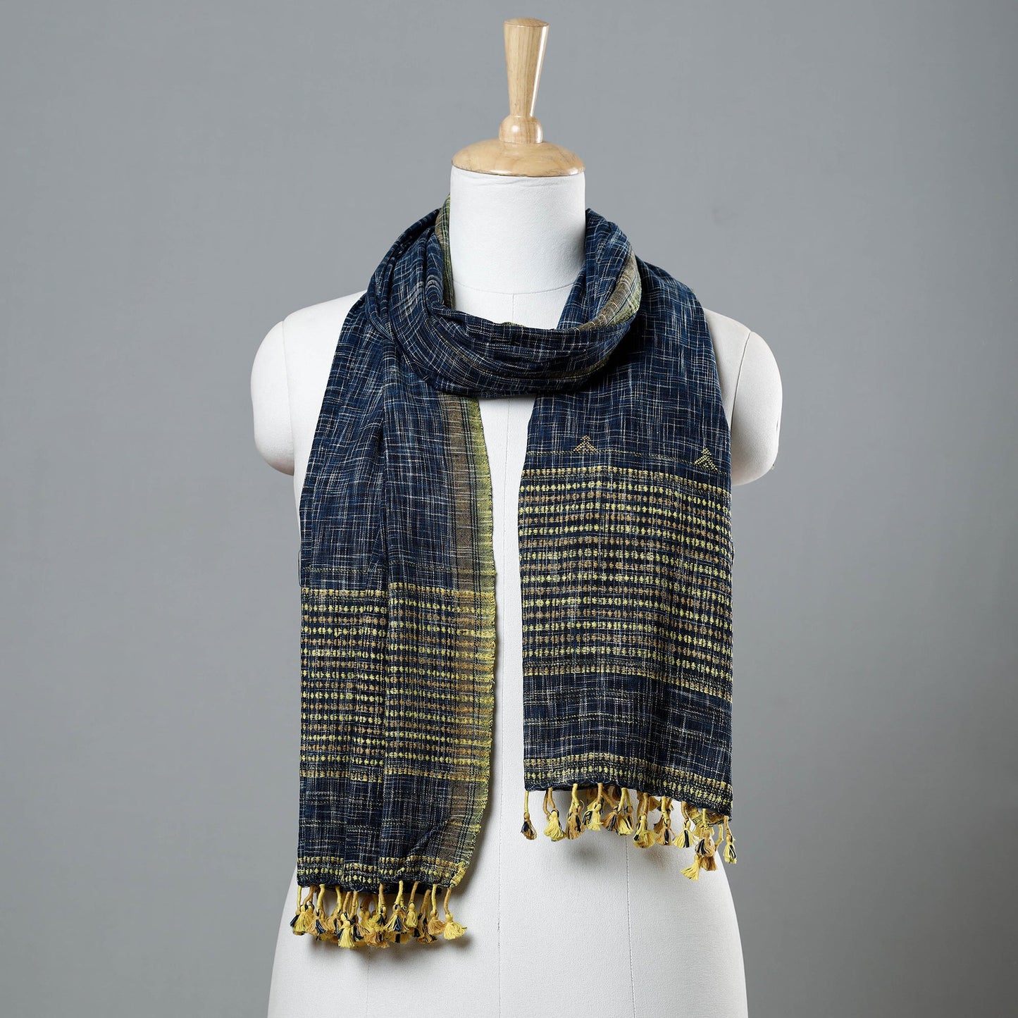 Buy Kutch Bhujodi Weaving Handwoven Organic Kala Cotton Stole Online l iTokri.com